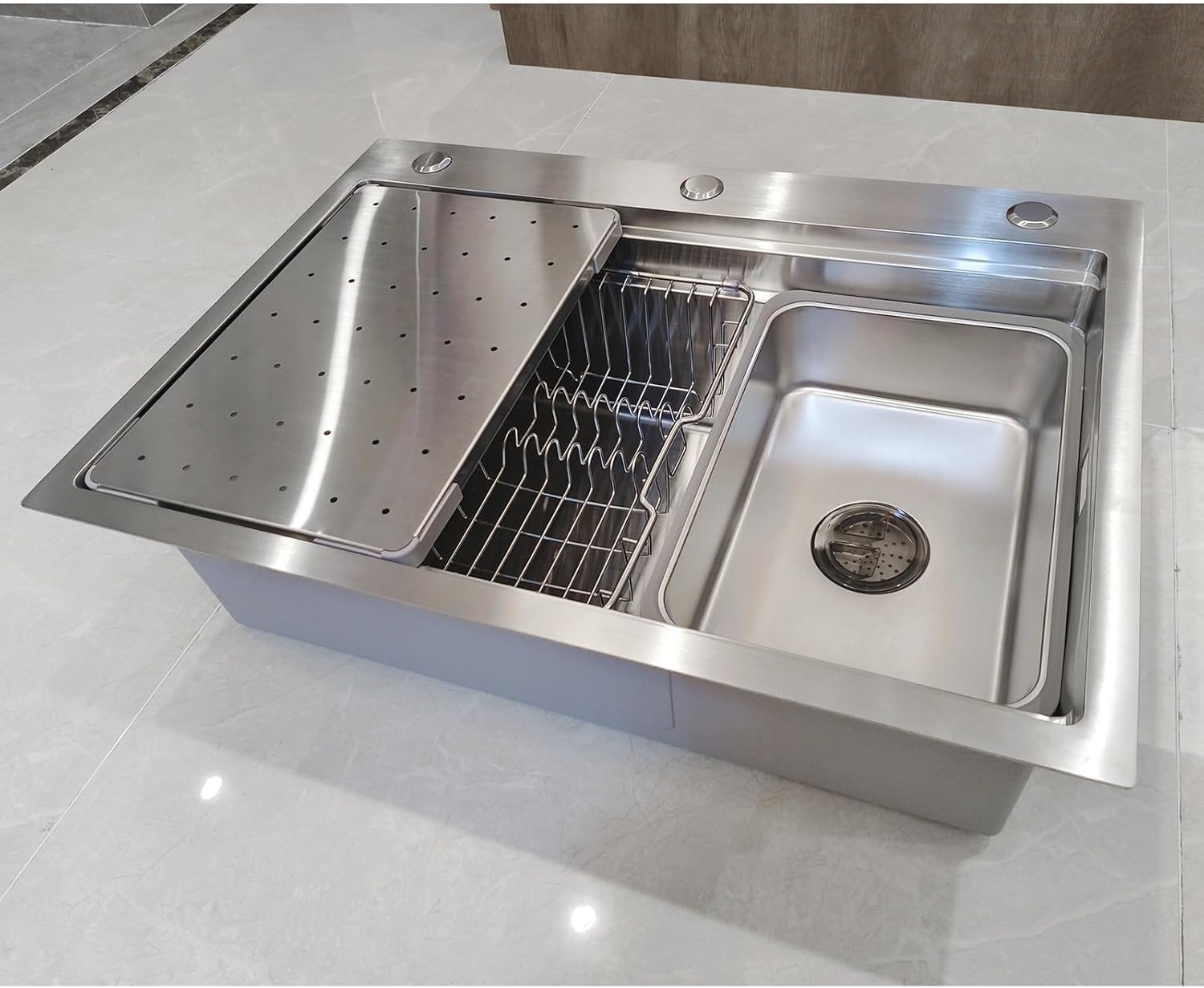 Évier de cuisine en acier inoxydable pour îlot central et grandes préparations culinaires