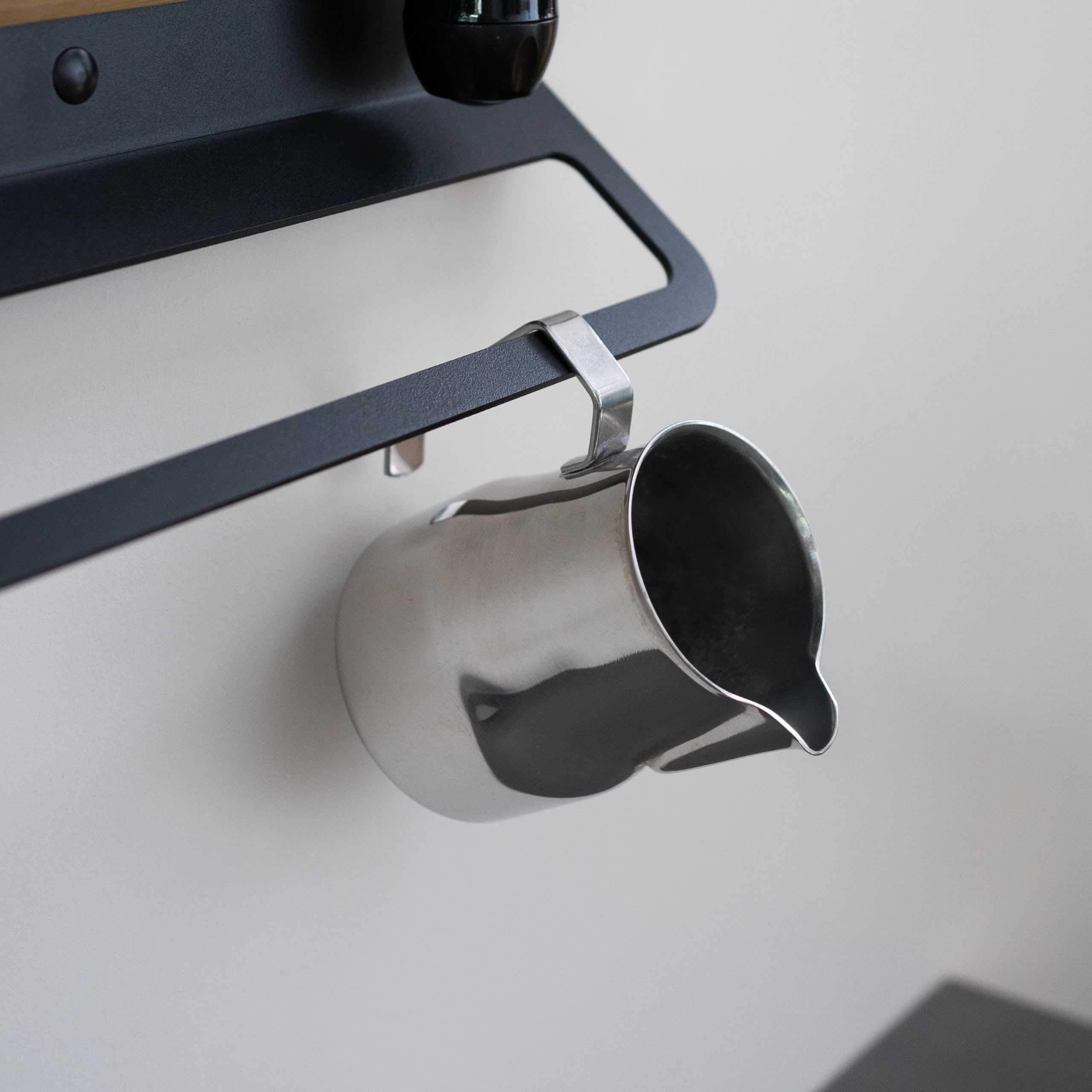 FLATE® Barista Rack Mini: Kompaktes Wandregal für Barista Zubehör mit Siebträgerhalter (Orange)