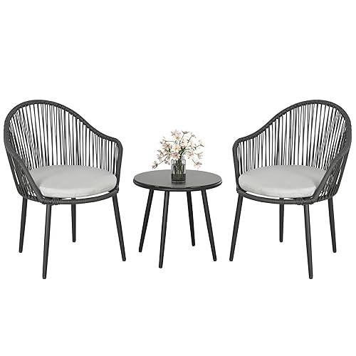 Outsunny Set Salotto da Giardino in Rattan 3 Pezzi, Salottino da Esterno con 2 Poltroncine con Cuscini e Tavolino da Caffè in Vetro, Grigio