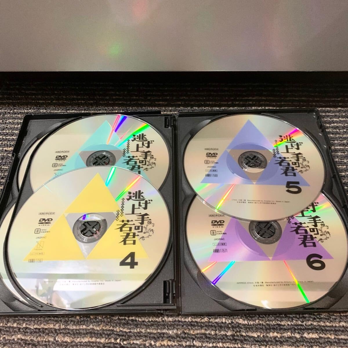 逃げ上手な若君　DVD 全6巻セット　レンタル落ち Amazon.co.jp: 【ケース収納逃げ上手の若君 DVD 全6巻 全巻セット