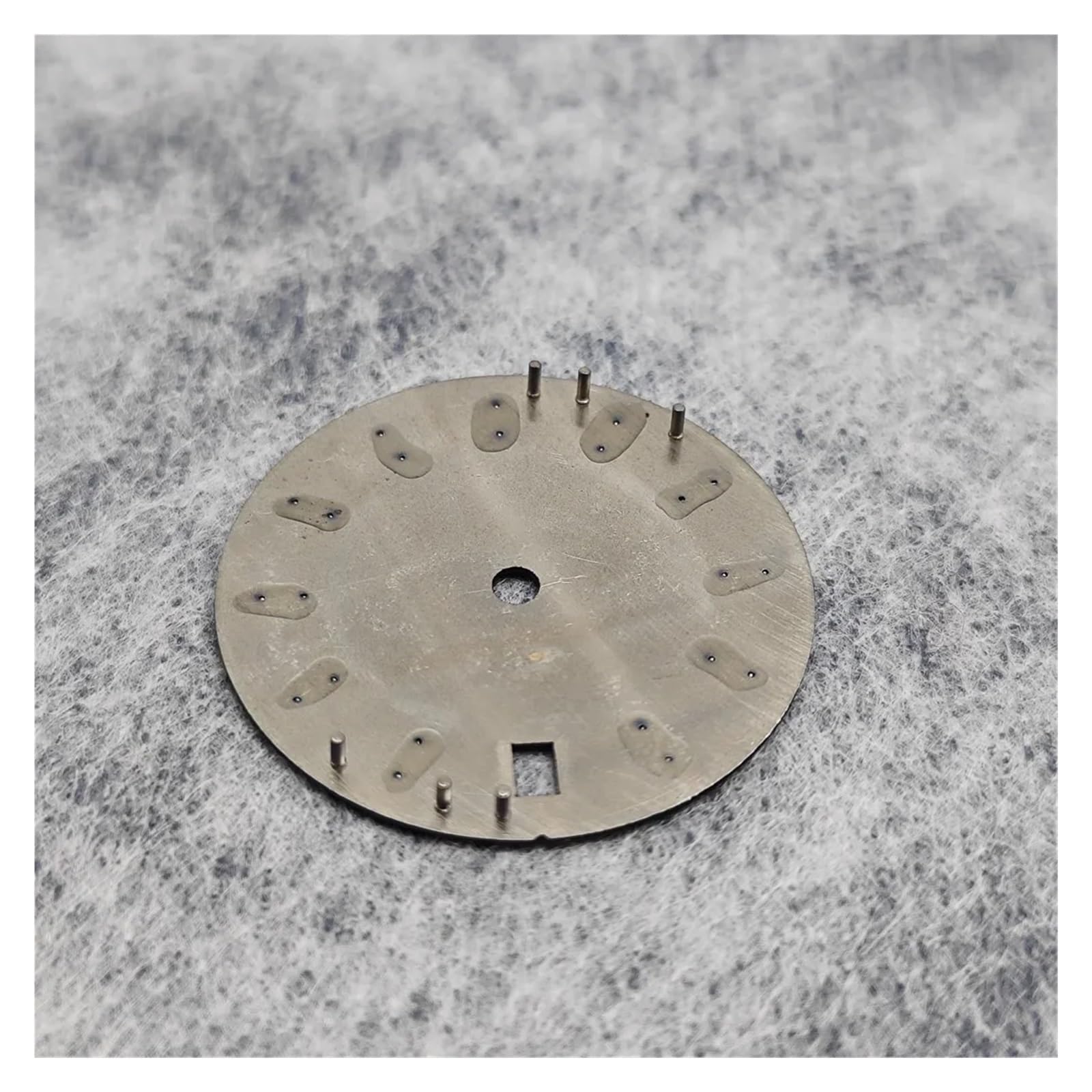1 x 28,5 mm Zifferblatt, einfaches Zifferblatt, modifiziertes Uhrenzubehör mit Kalenderfenster, Zifferblattstreifen für NH35/364R/7S-Uhrwerk (mattes Weiß)