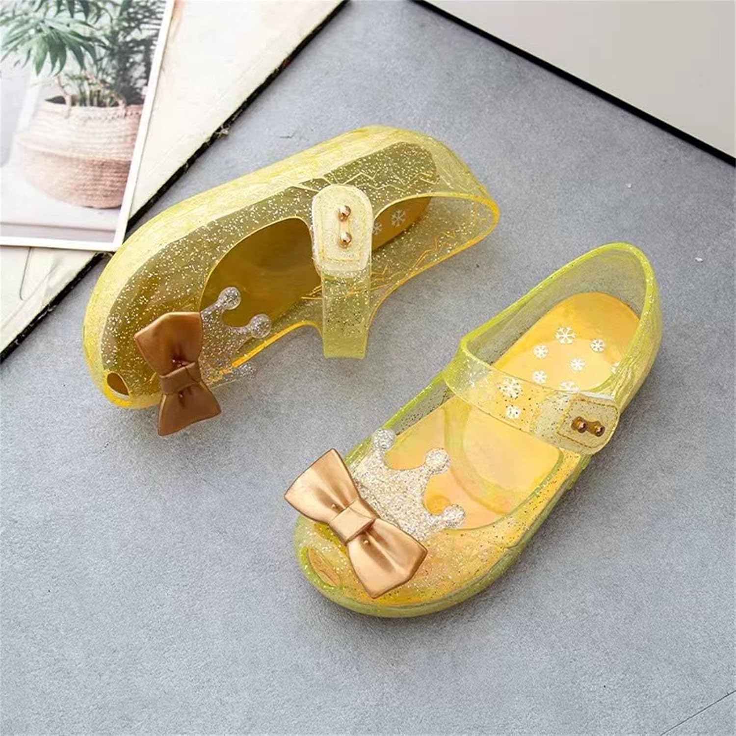 Girls Shoes Crown Flash Diamond Crystal Soft Sole Non Slip Sandals Jelly Dance Shoes Princess (Yellow, 3.5Years Toddler)