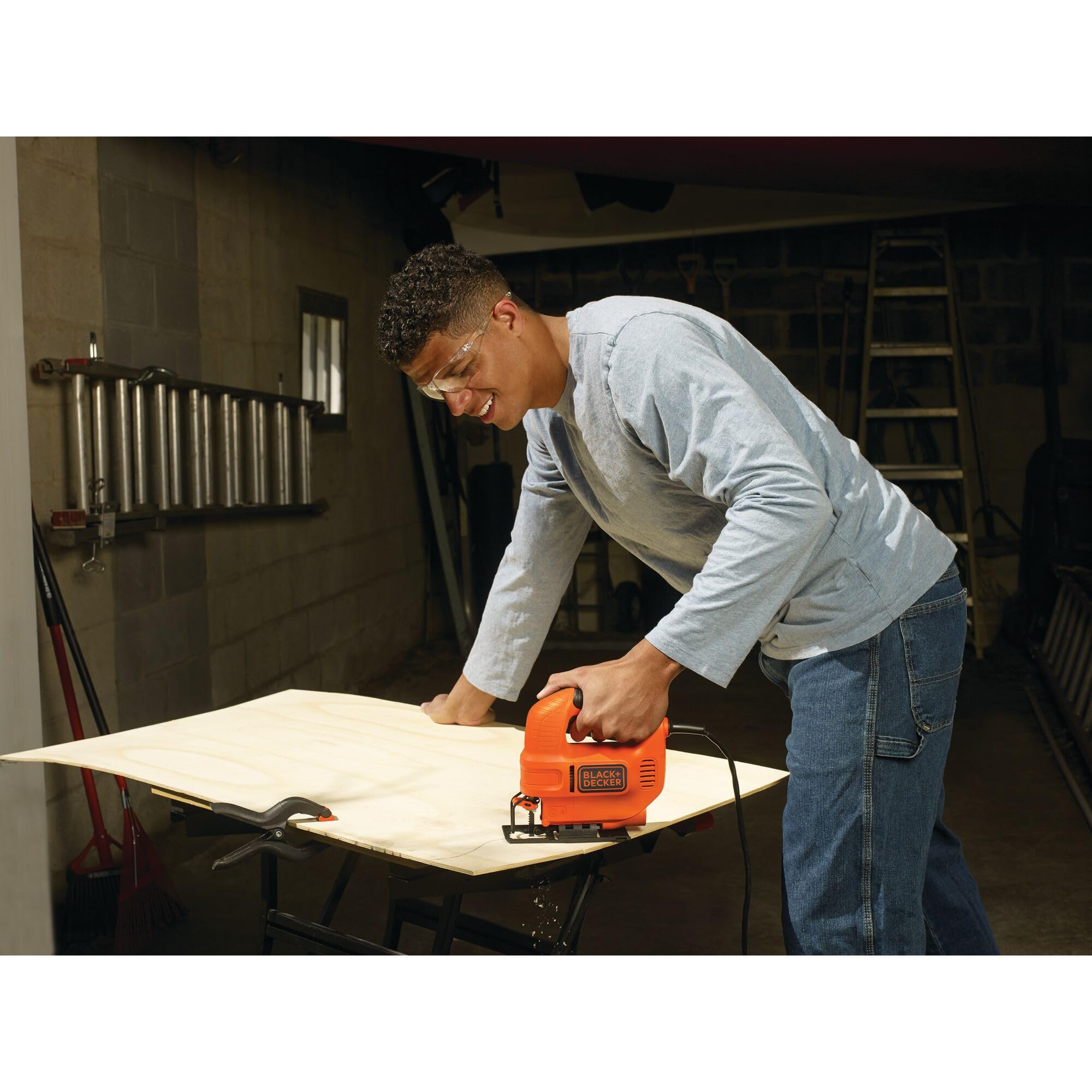 BLACK+DECKER Seghetto alternativo 400W. Sistema di inclinazione per tagli a 45°. 230 V. KS501-QS