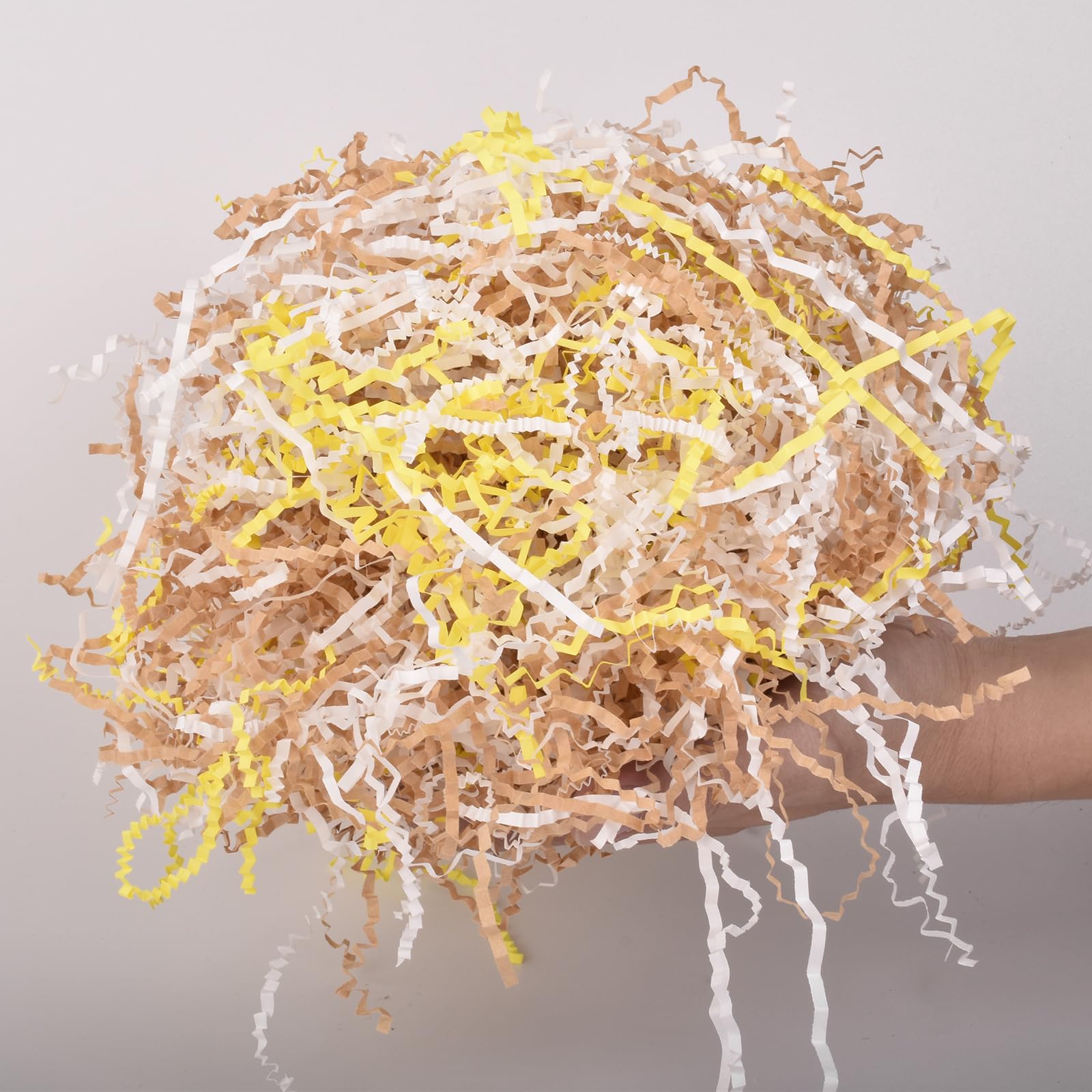 Papier déchiqueté froissé pour l'emballage et le remplissage de paniers cadeaux (0,9 kg), remplissage de papier déchiqueté recyclable, nombreuses options de couleur (blanc et kraft et