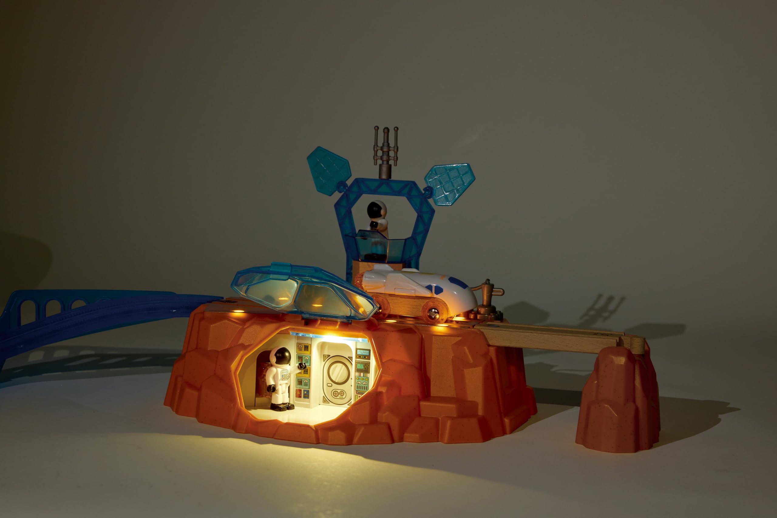 Hape Set di treni - Esplorazione di Marte, set ferroviario in legno, per bambini dai 3 anni in su