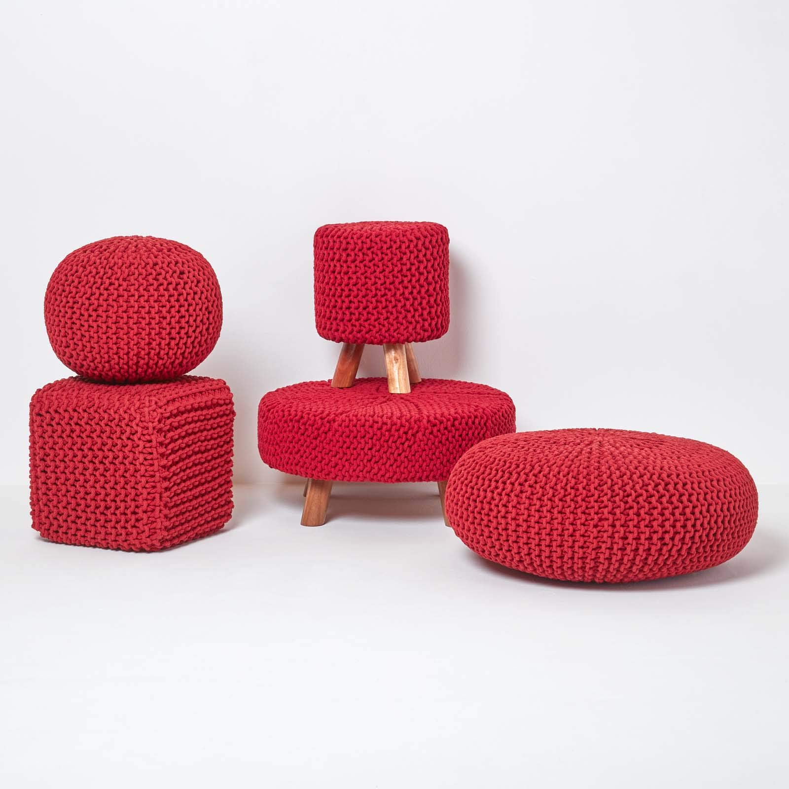 Homescapes Pouf Strickpouf rundes Bodenkissen, Sitzpouf 70 x 23 cm, gepolsterter Sitzhocker, Sitzpuff/Puff mit grob gestricktem Bezug aus 100% Baumwolle, Strickpuff, rot