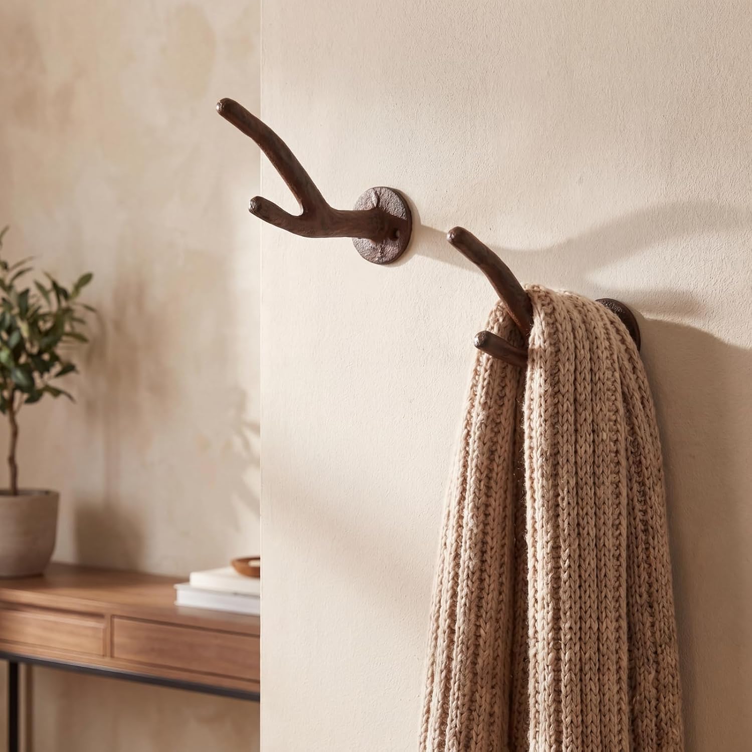 Lounsweer 2 Pcs Cast Iron Branch Hooks Wall Mounted Rustic Hooks Decorative Cast Iron Tree Plant Wall Hook Outdoor Heavy Duty Hanger for Coat Towel Jacket Bag Hat Entryway Home Decor