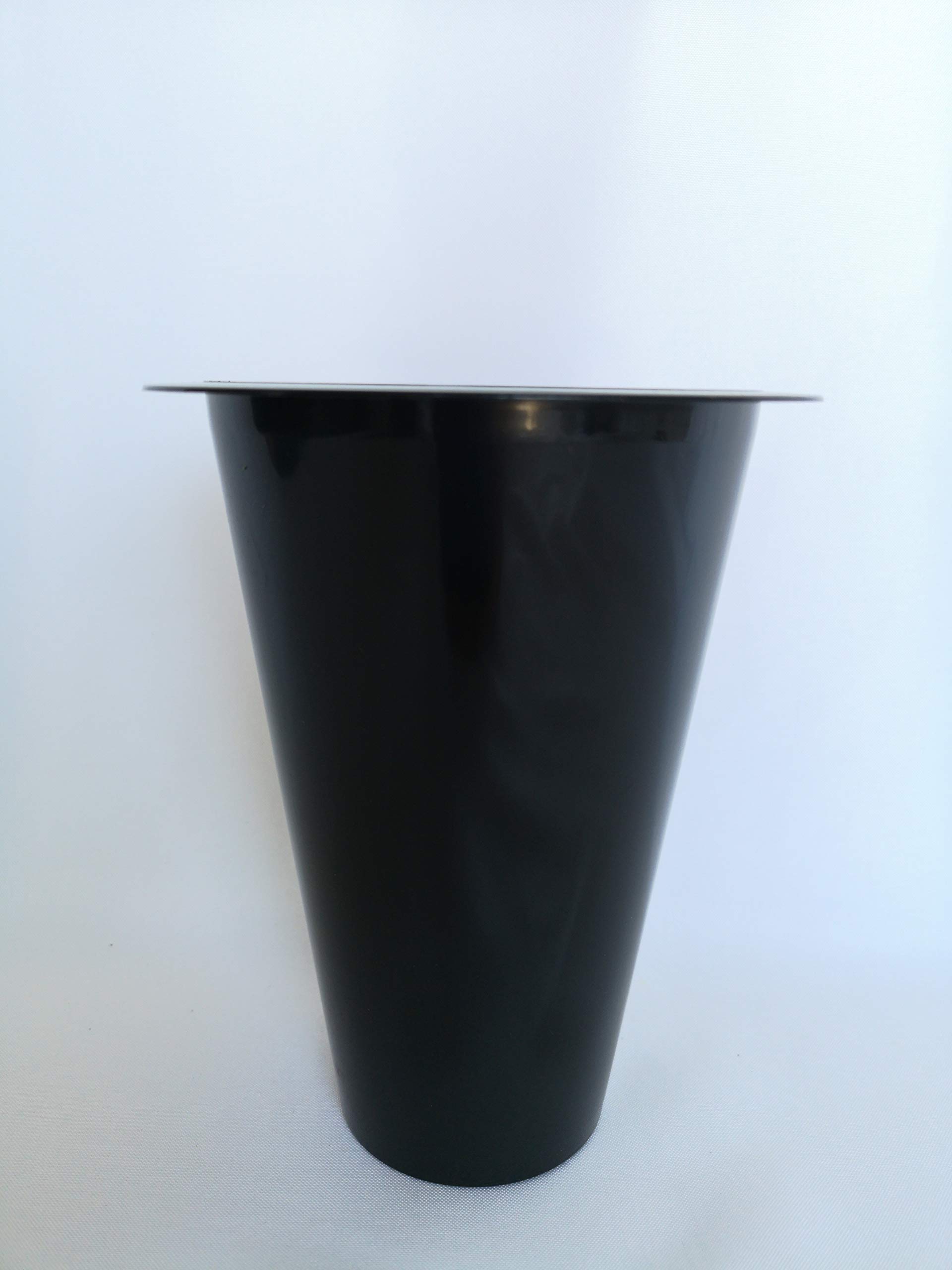 Composition de Fleurs Artificielles en Cône Lesté Ciment pour Une Parfaite Tenue à L' extérieur. Réalisé par nos Soins, Réalisé par nos Soins, Fleurs de Qualité.