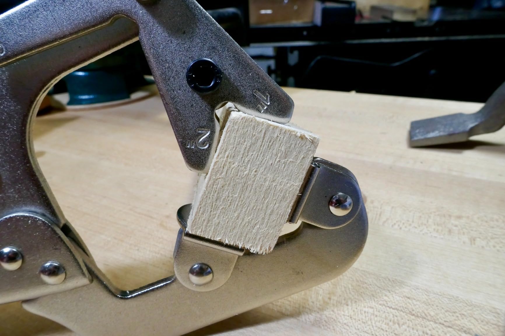 Abrazadera de bloqueo de 10 pulgadas, Abrazaderas Metalicas para Tubos. Esta abrazadera con almohadillas giratorias en forma de V para sujetar tubos para soldar y reparar, etc