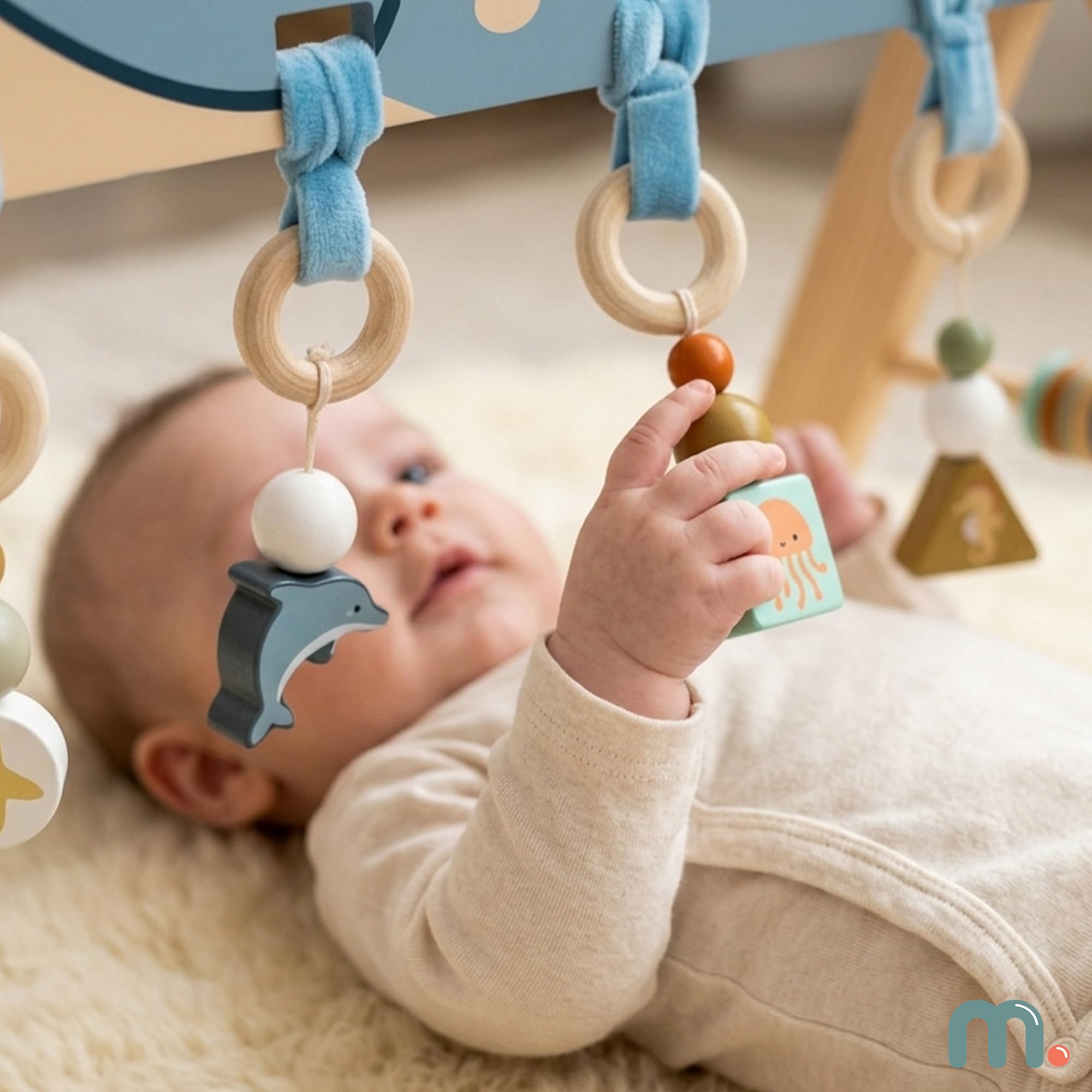 Support éducatif en bois Montessori pour bébé avec suspension sensorielle Océan