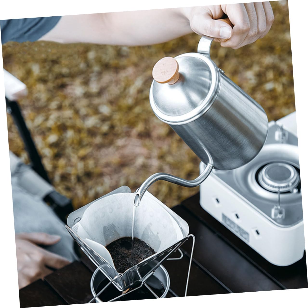 Japanischer Edelstahl Kaffeekessel mit Holzgriff Tragbarer Outdoor Wasserkocher für Camping Induktionsgeeigneter Teekessel mit Hitzebeständigem Boden und Schnellem Ausguss
