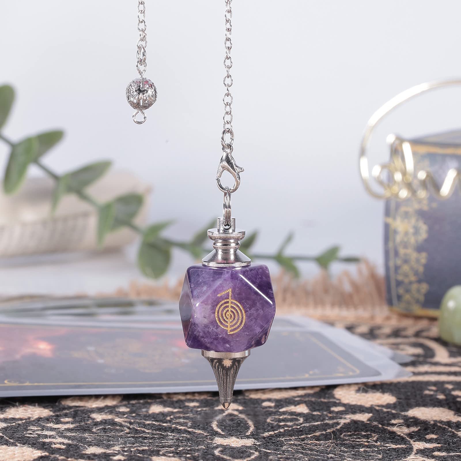 mookaitedecor Péndulo de Cristal Natural con Símbolo Reiki para Radiestesia y Adivinación, Péndulo Poliédrico de Piedra de Cristal Reiki con Cadena para Meditación y Herramienta Wicca, Amatista
