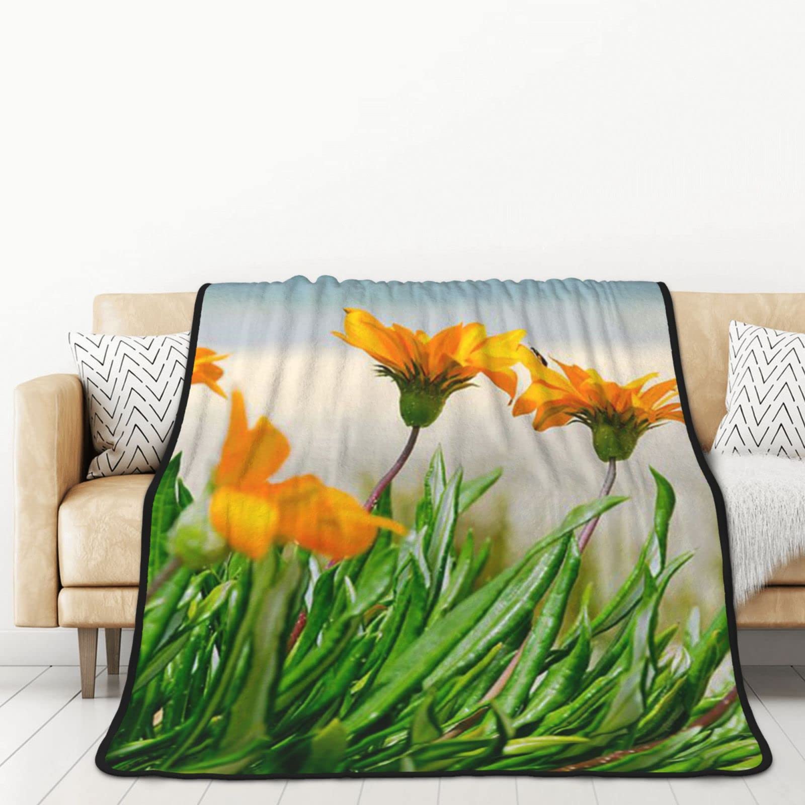 Couverture chaude en flanelle fleurs contre les nuits fraîches sur lit et canapé