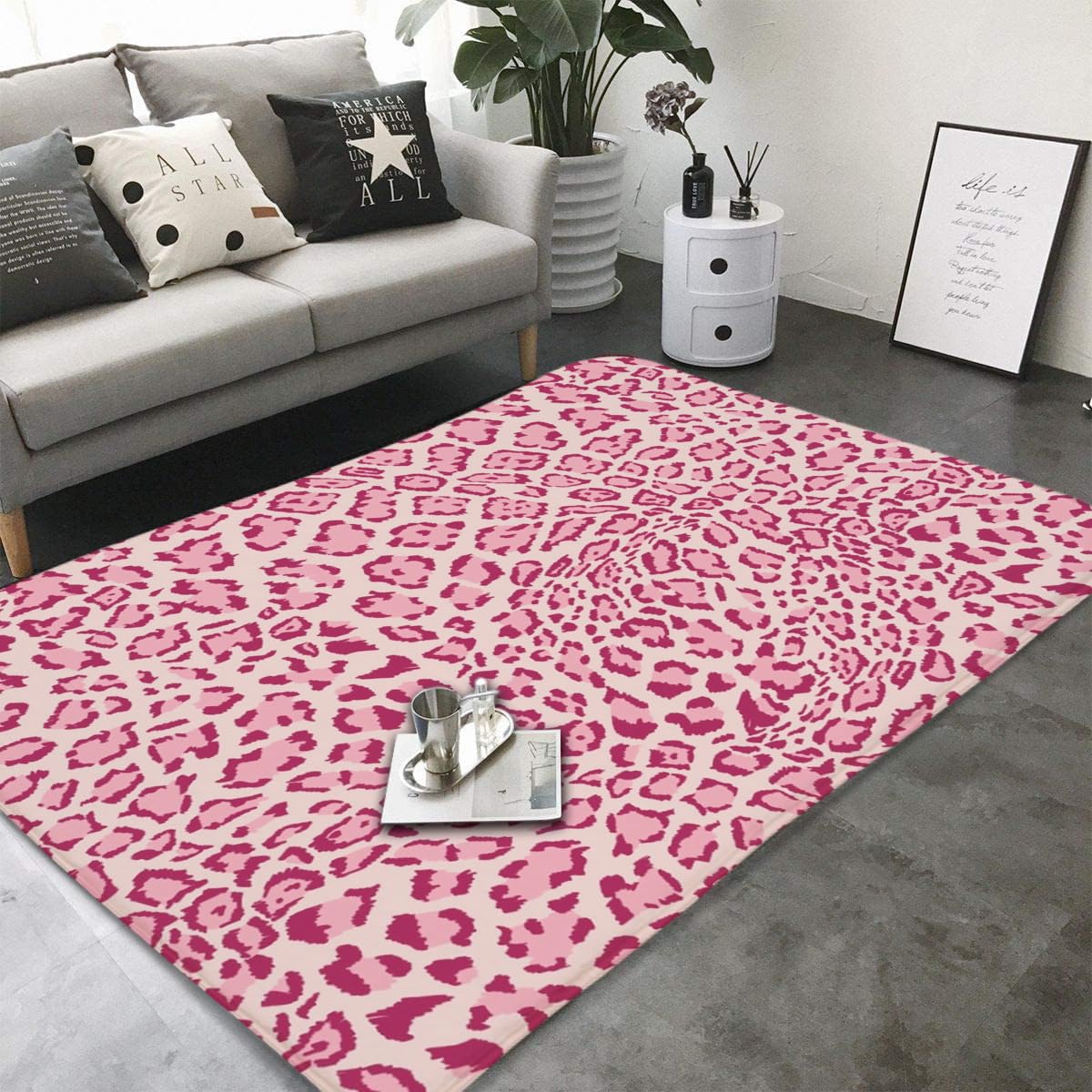 Amazon｜カーペット ピンクのヒョウ柄 ラグマット 100×150cm