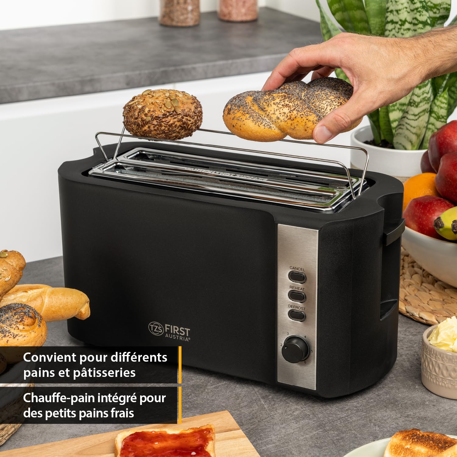 TZS First Austria – Grille-pain inox longue fente 4 tranches – 6 niveaux de brunissage, fonction décongélation – 1500W – Avec réchauffe-petits pains & tiroir ramasse-miettes – Noir mat