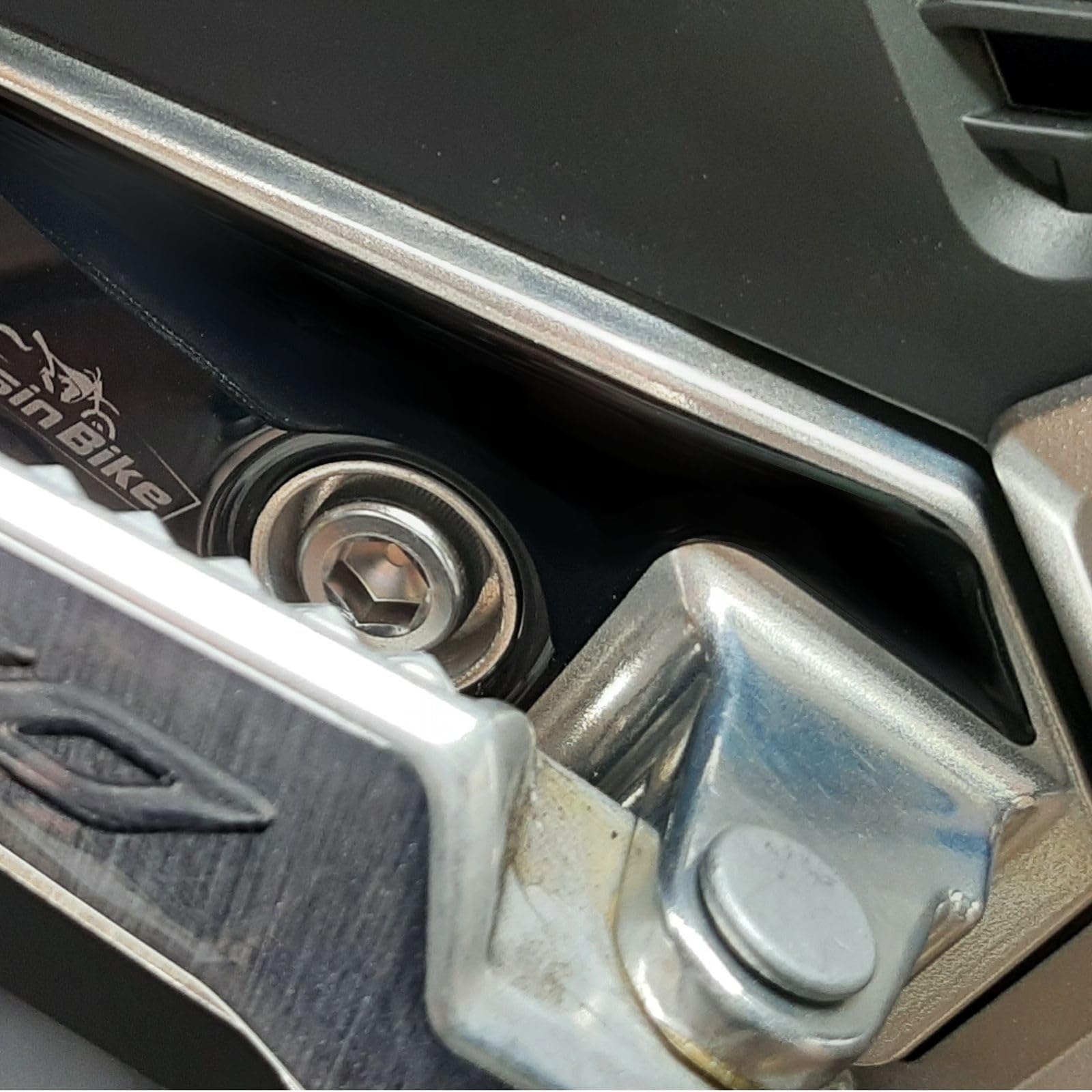 Resin Bike Adhesivos de Moto Compatibles con Honda Forza 750 2021-2026. Protector de Talón Contre Choques y Arañazos. Par de Pegatinas 3D Resinadas Talonera Moto Made in Italy