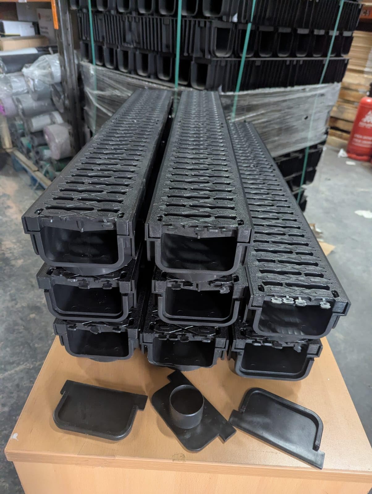 Drainage Channel with Plastic Grating, 8 x 1mtr, Heavy Duty 2.5t Load, Driveway and Patio, with Accessories