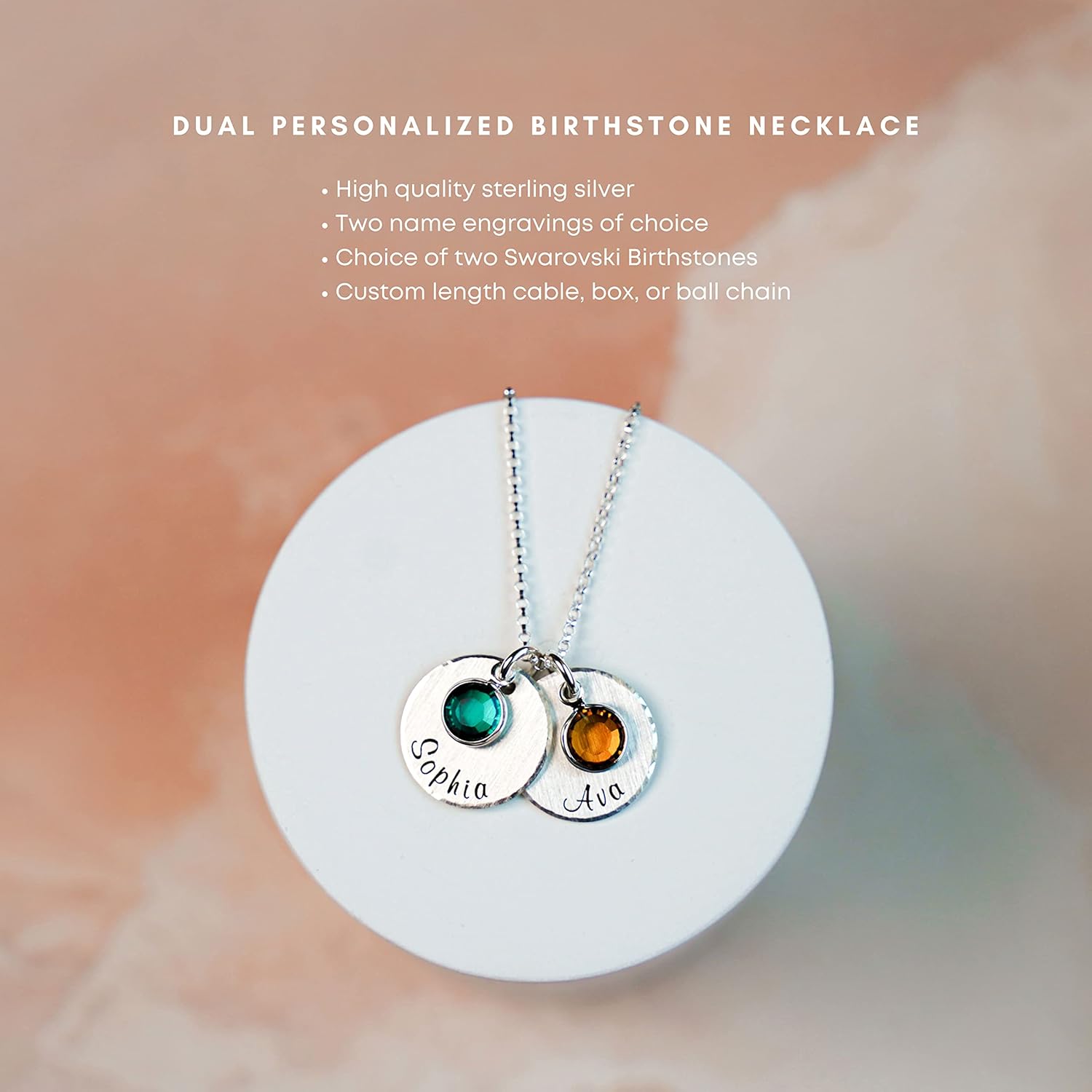 AJ's Collection ラウンドダブル槌目エッジ パーソナライズチャームネックレス。スターリングシルバーラウンドペン