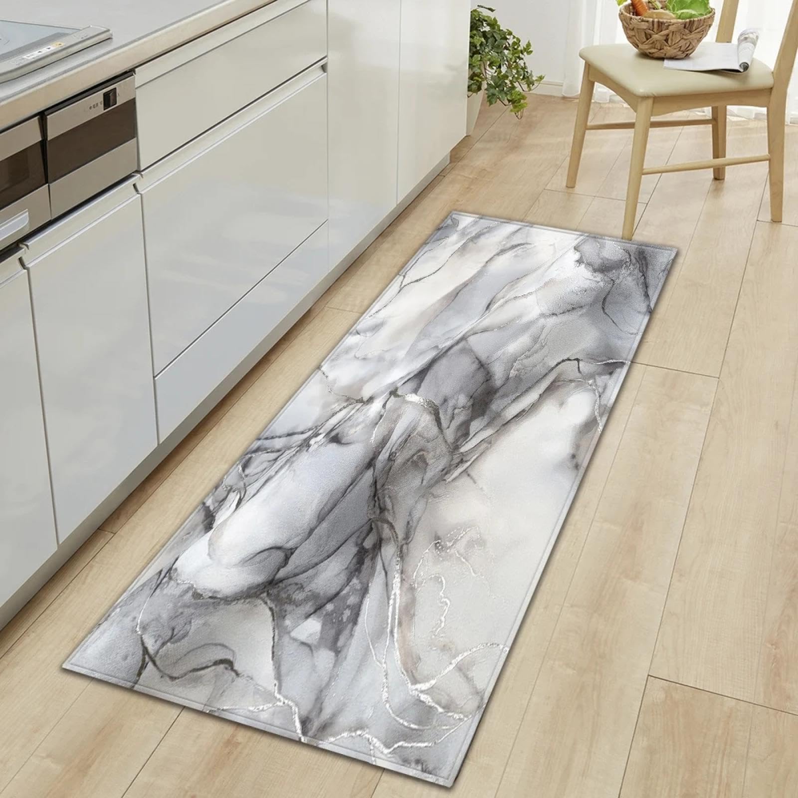Tapis de cuisine en marbre idéal pour sécuriser le sol du salon