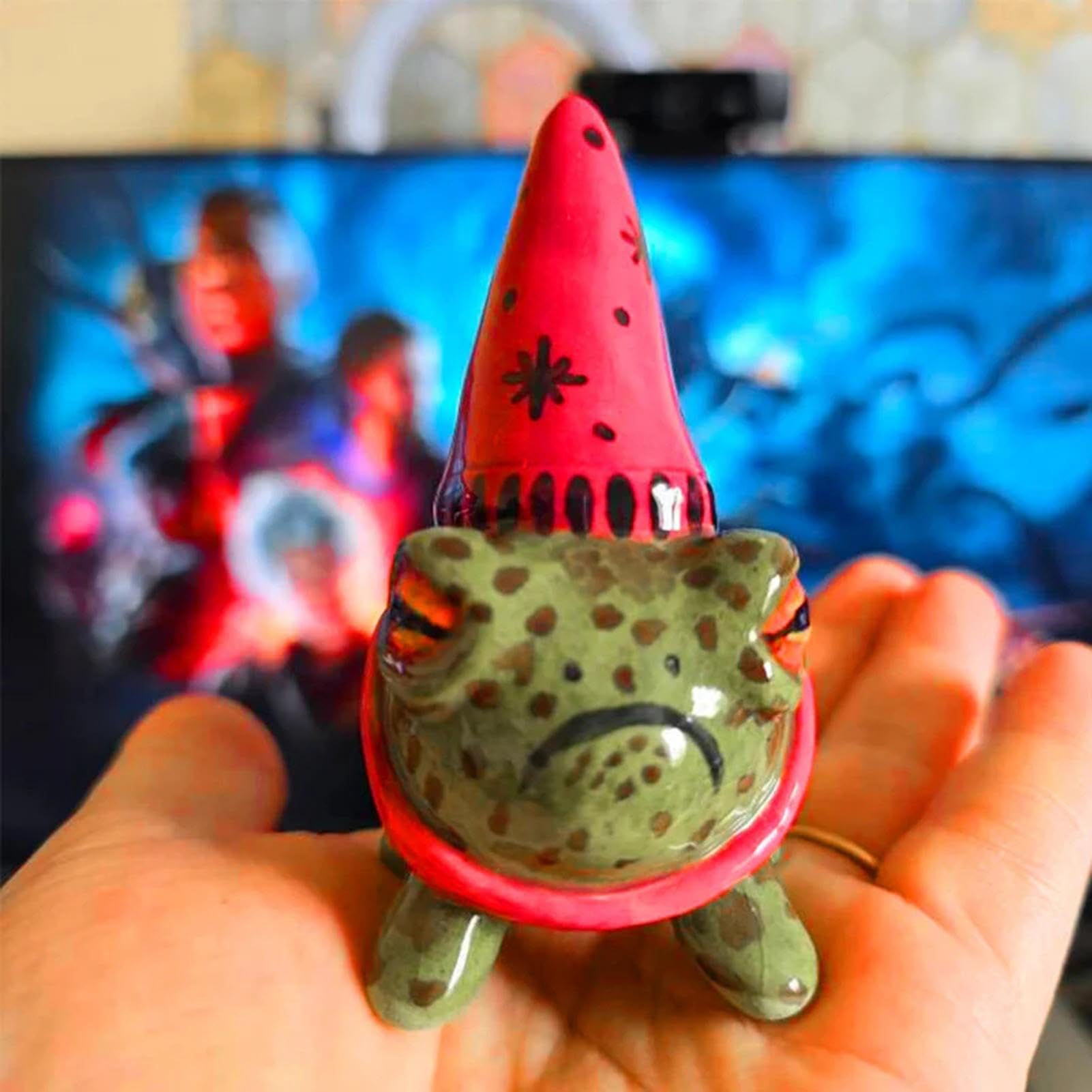 Dekoracje ogrodowe żaba, posągi żab do ogrodu - Figurka z żywicy małej żaby w kapeluszu czarownicy | Ręcznie malowany ornament bonsai rzeźba