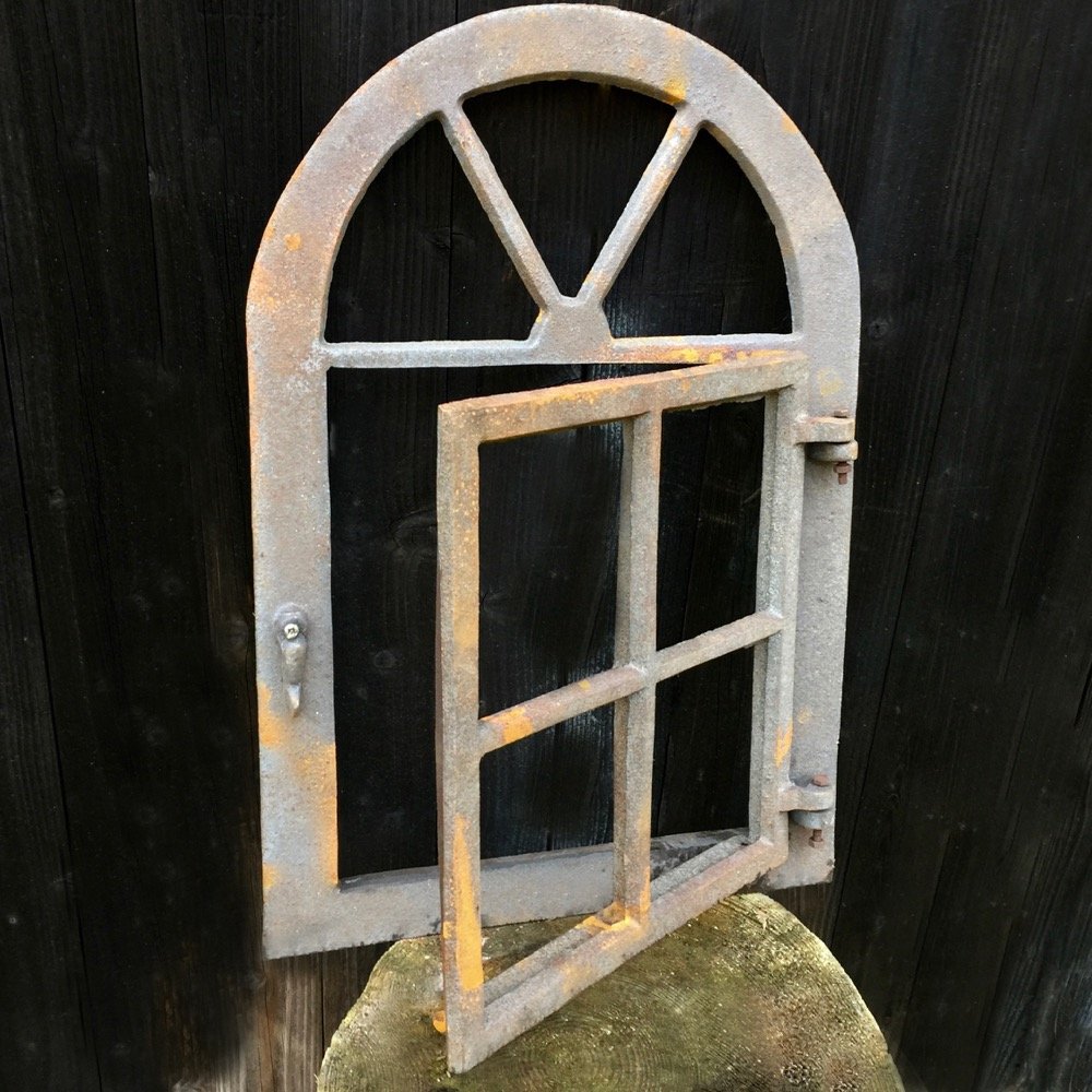 Antikas | Stallfenster zum Öffnen | 57,5 cm x 39,5 cm | Gusseisen Fenster in antik-ländlichem Design