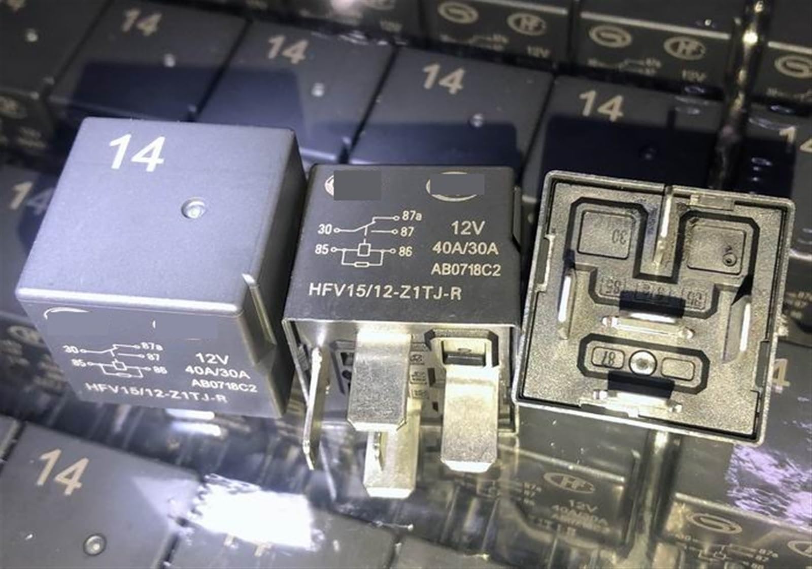 Relais HFV15 12-Z1TJ-R 12V 40A pour stopper les surcharges électriques