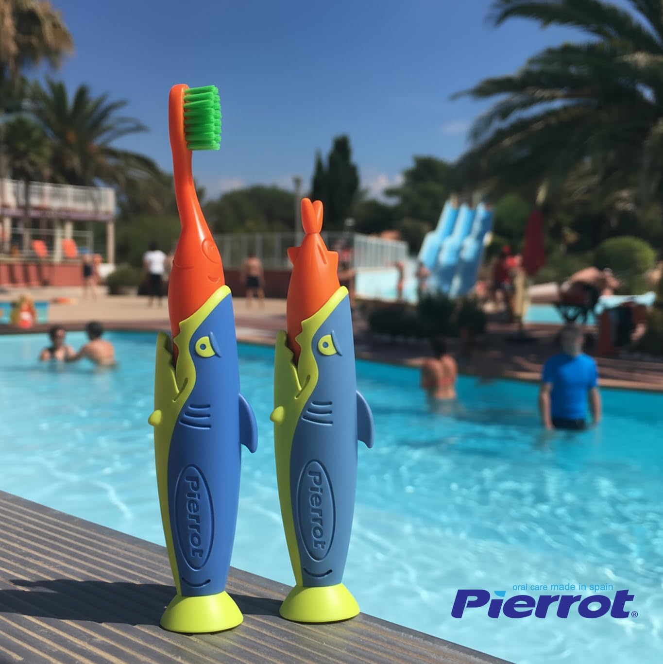 Pierrot Sharky - Spazzolino da denti per bambini, setole morbide per bambini e bambini, manico a forma di squalo, con base a ventosa e tappo, facile da impugnare, spazzolino adatto ai bambini dai 2