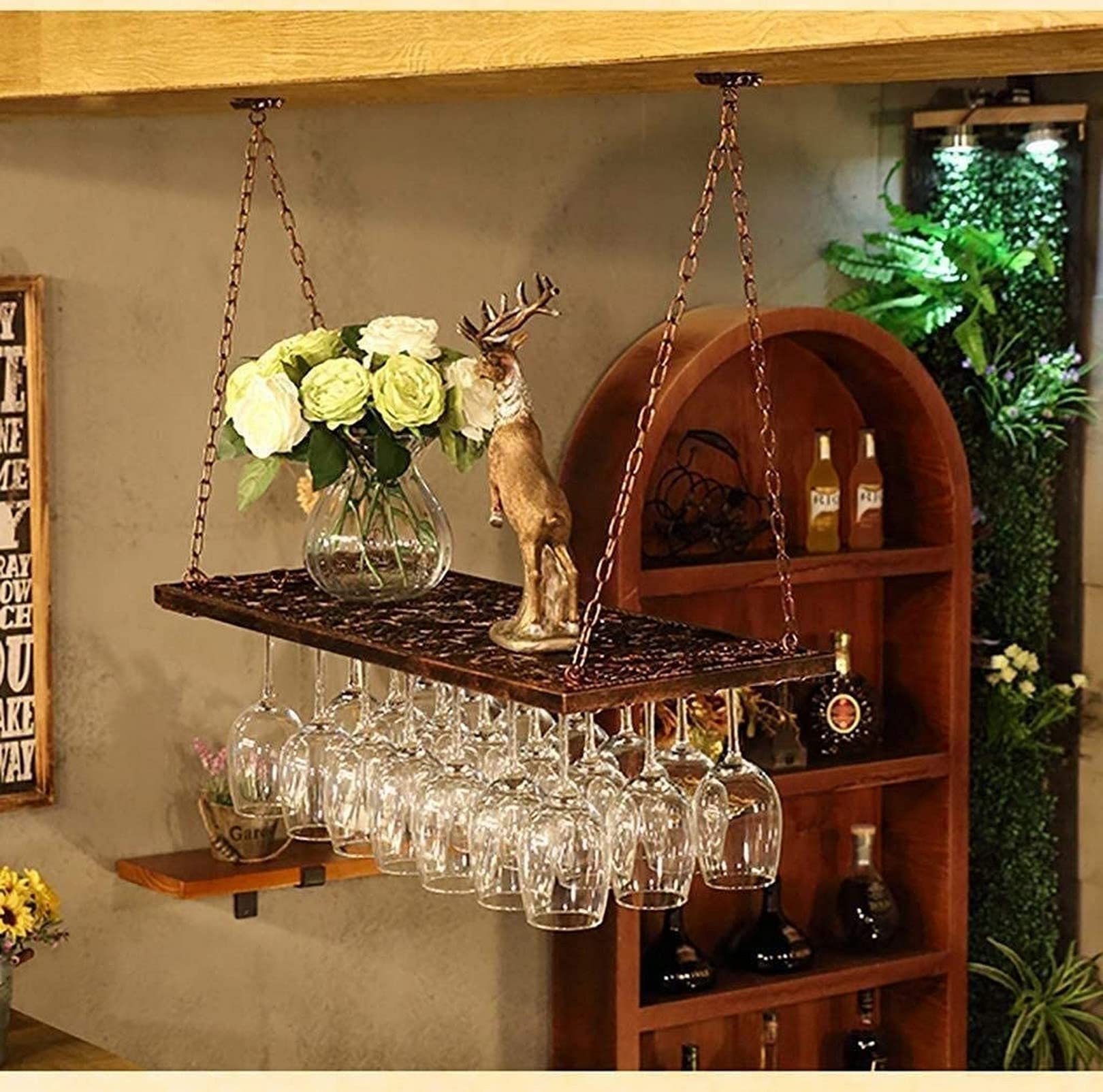 Casier à bouteilles de vin suspendu pour libérer vos plans de travail bondés