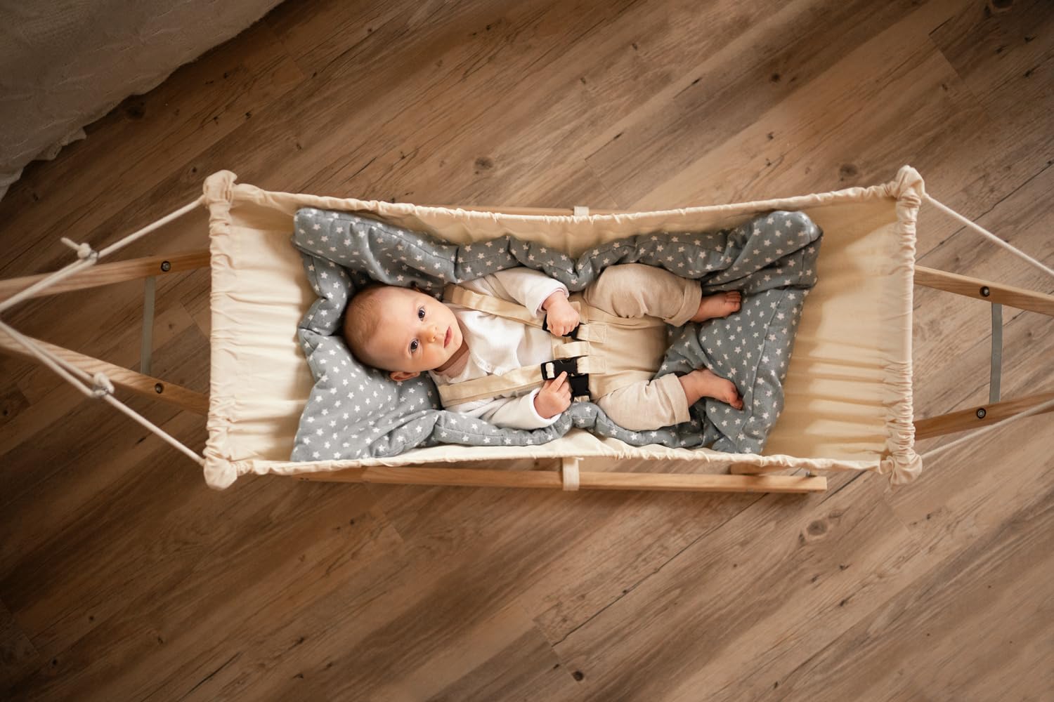 AMAZONAS Koala Babyhängematte Royal-Set 2-in-1 mit Holzgestell & Inlay TÜV-geprüft, 0-9 Monaten, aus Baumwolle