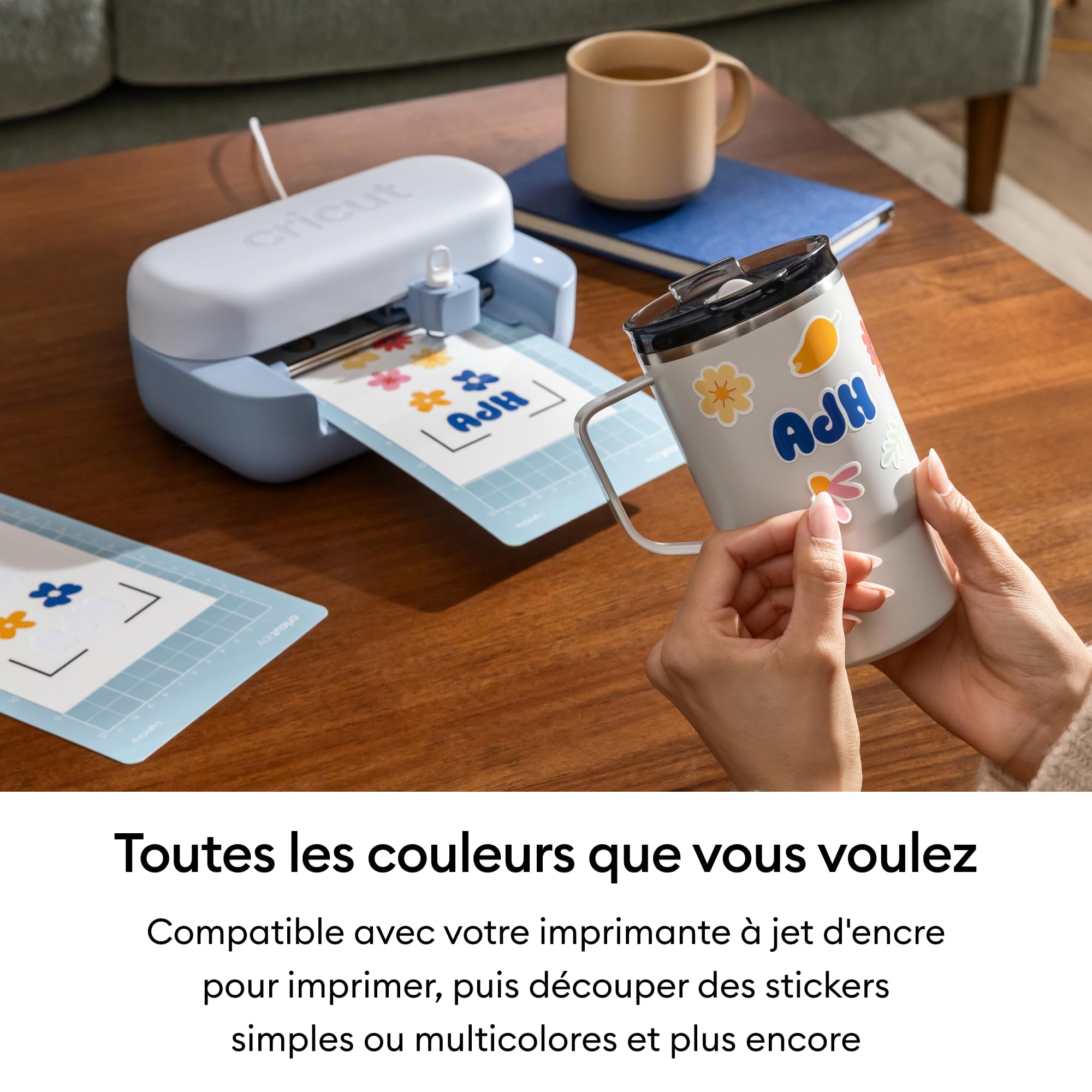 Cricut Joy™ 2 Essential Bundle + Contenu numérique. Machine de découpe intelligente compacte – idéale pour cartes personnalisées, autocollants simples et étiquettes