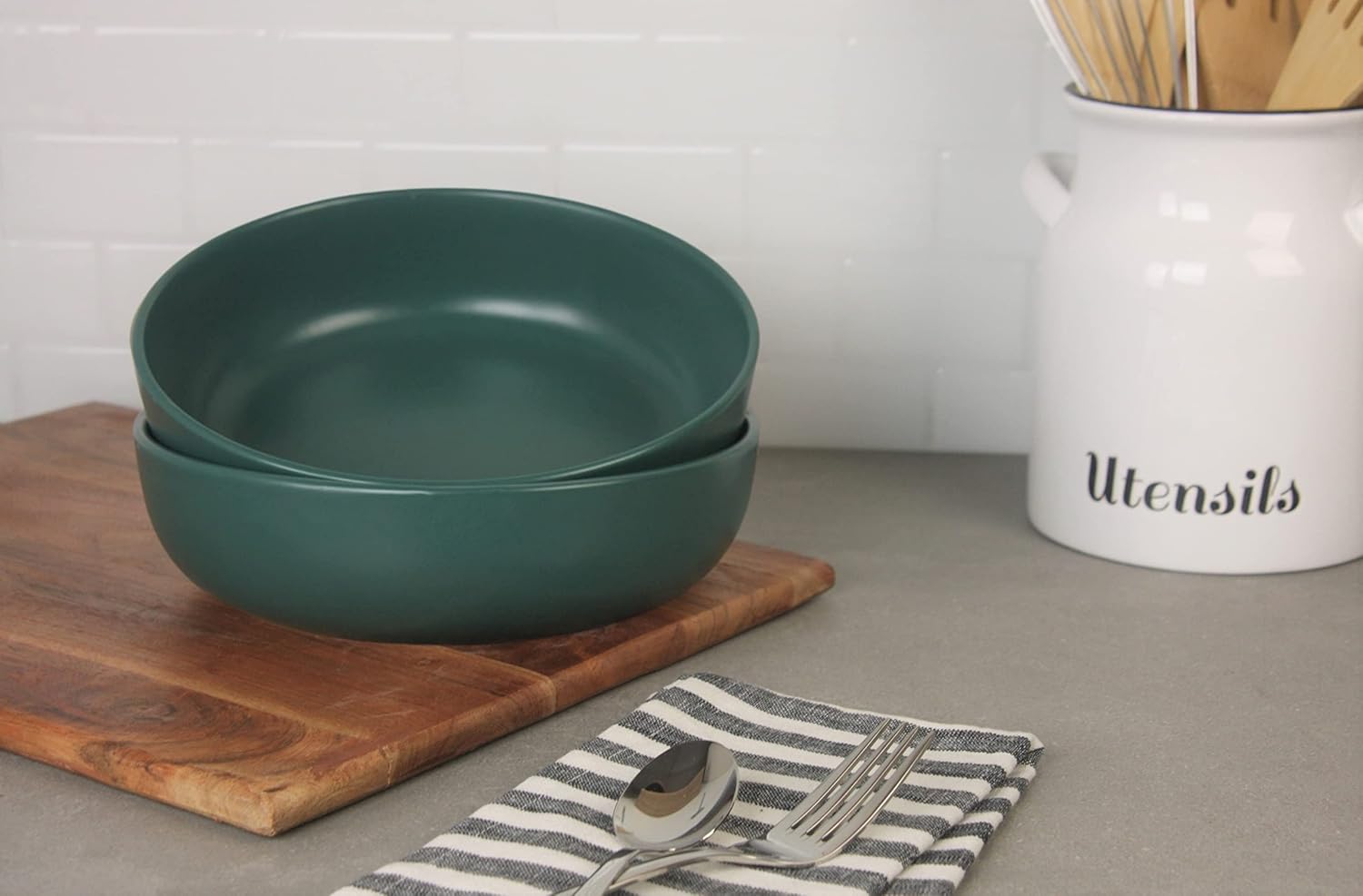 10 Strawberry Street Wazee Matte 9"/48oz Serving Bowl, Set of 2, Emerald Green : Home & Kitchen