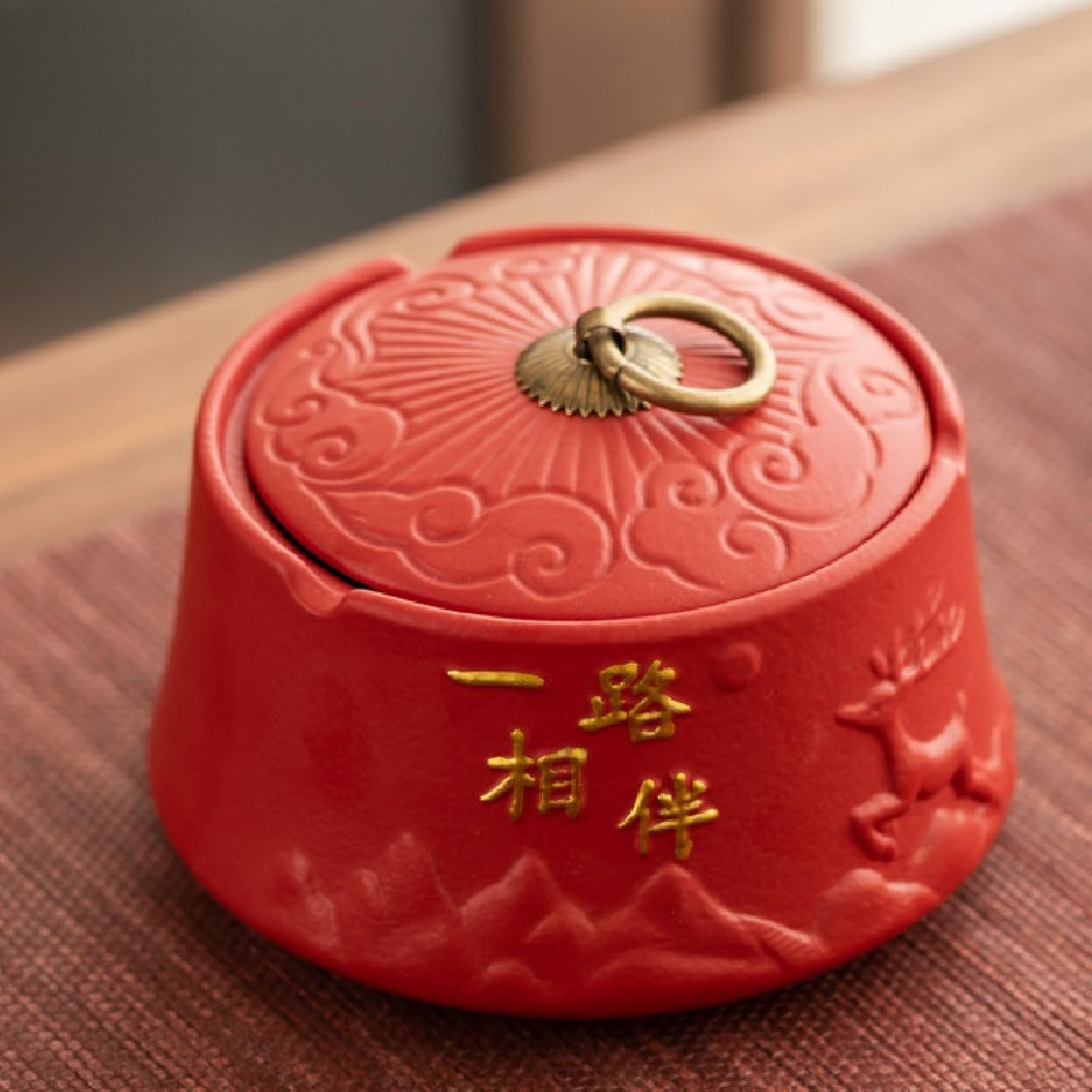 Cendrier avec couvercle anti-odeur en céramique rouge pour intérieur et extérieur