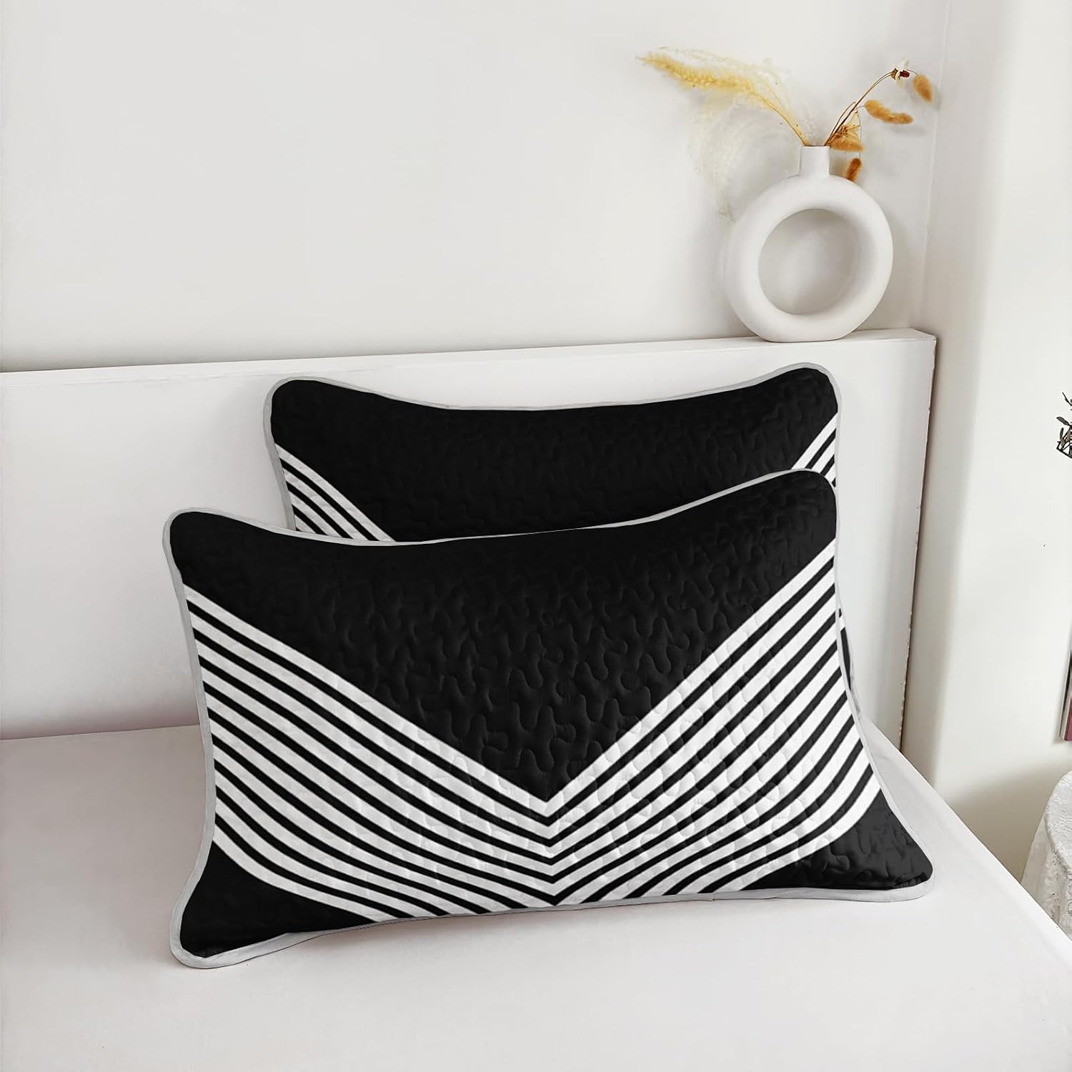 Black and Grey Abstract Quilt Set,3Pcs Contemporary Striped Bedding for Girls Adults Women,Vintage Abstract Bedspread Coverlet,Retro Geometric Bed Coverlet with 2 Pillow Sham,Lightweight