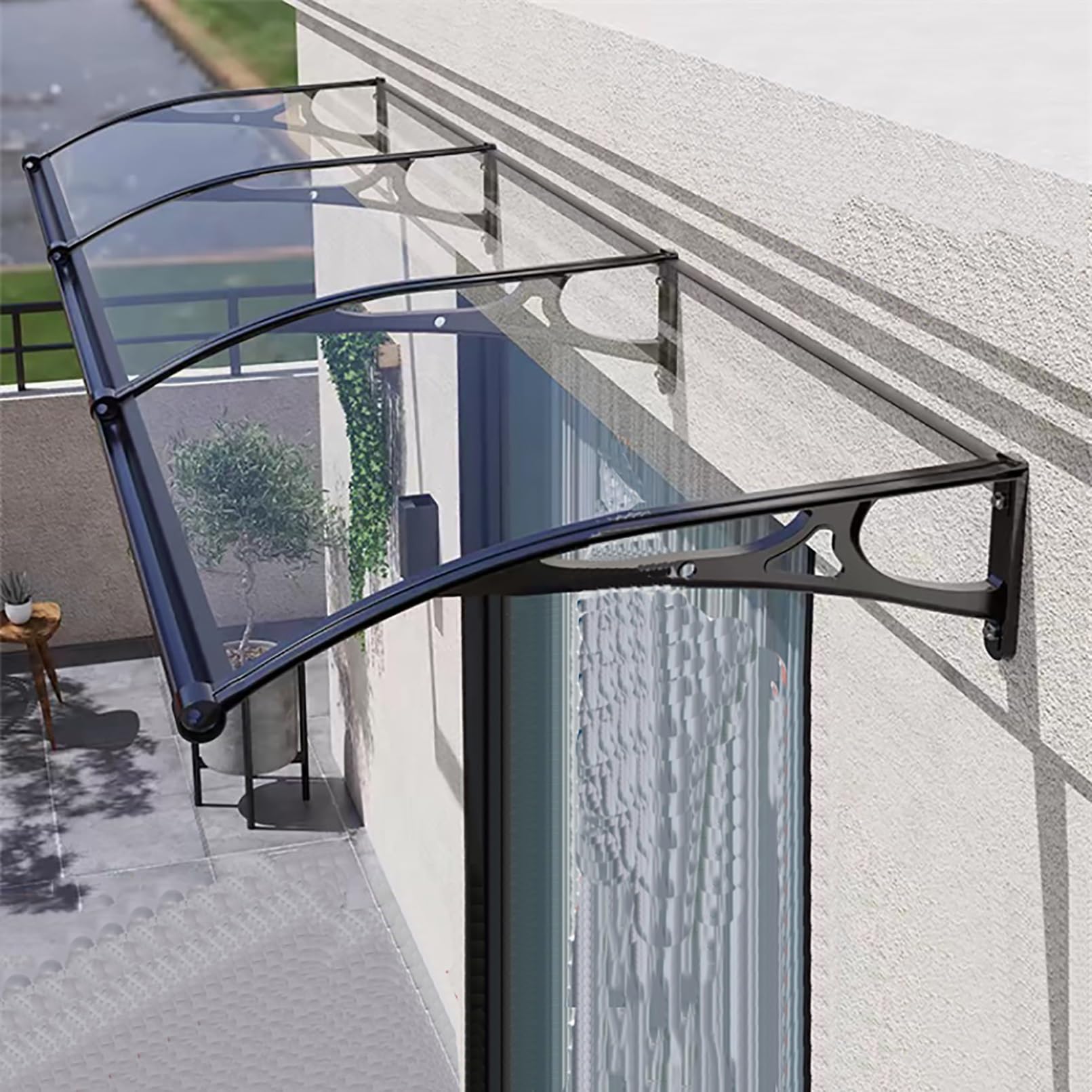 Auvent de porte en polycarbonate : fini les infiltrations de pluie sur votre balcon