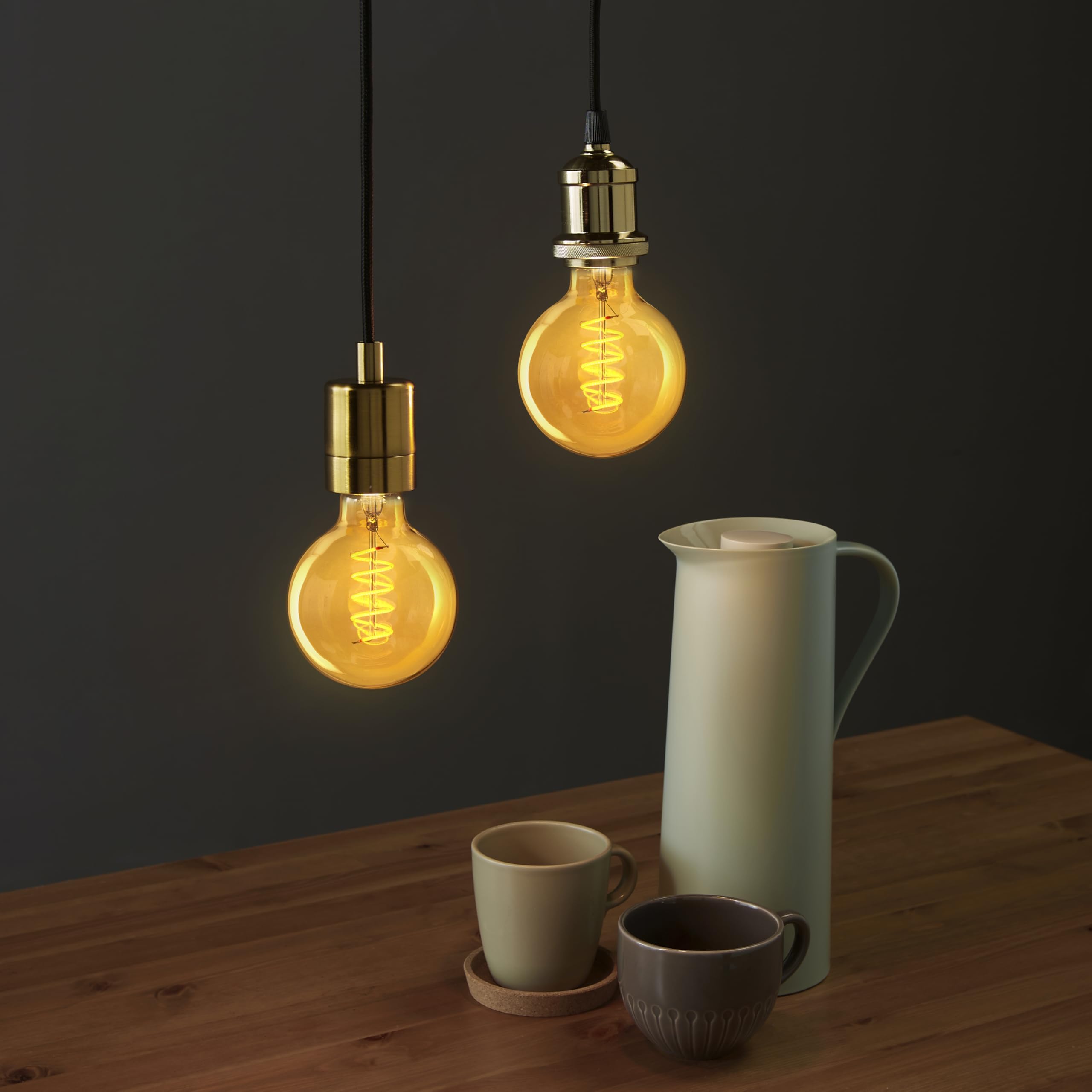 Amazon Basics Vintage-LED-Birne, E27, antiker Stil, Retro-Bernsteinglas, G93, 4 W (entspricht 25 W), 1800 K, ultrawarmes Licht zur Dekoration, 6 Stück