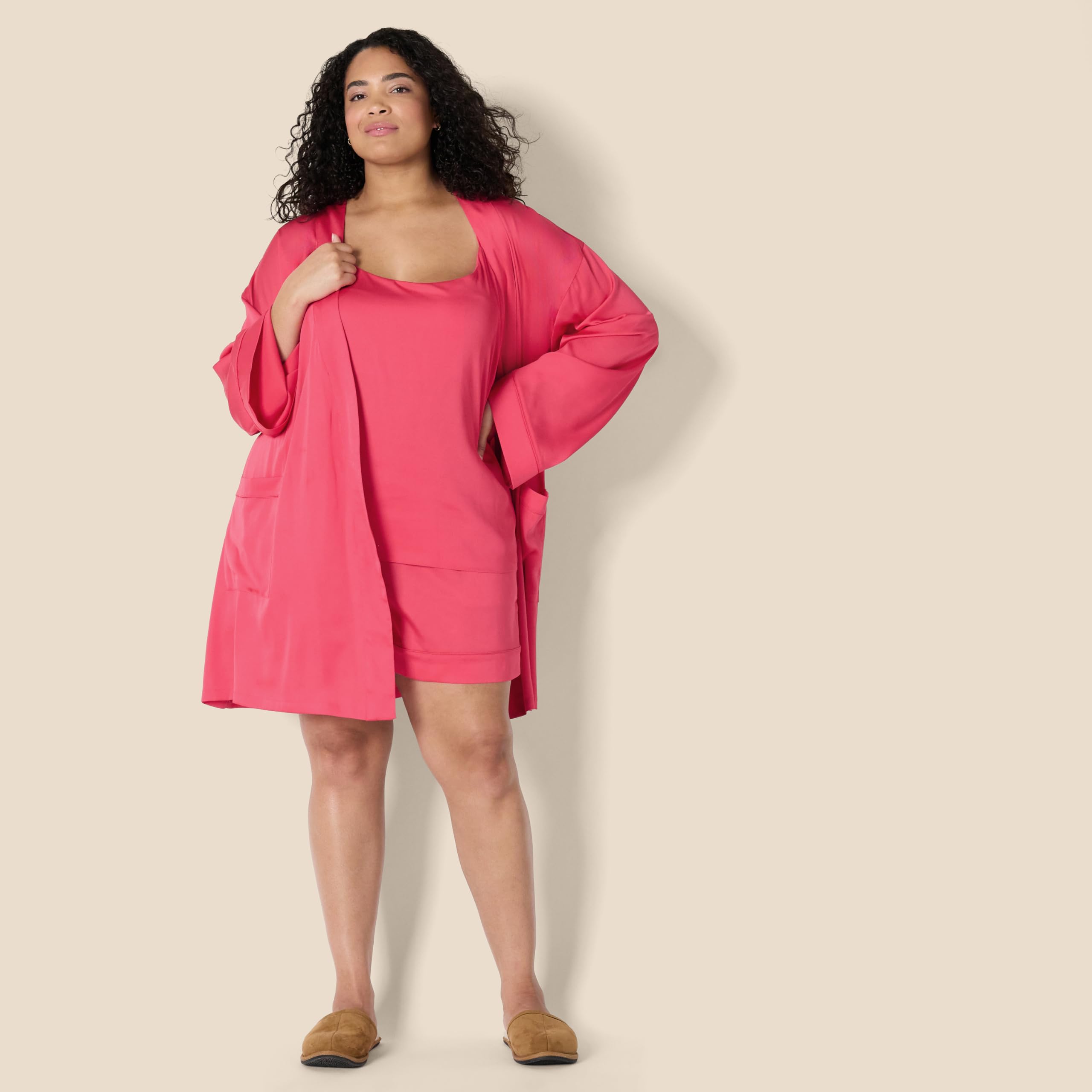 Amazon Essentials Femme Robe de Chambre en Satin à Coupe Décontractée