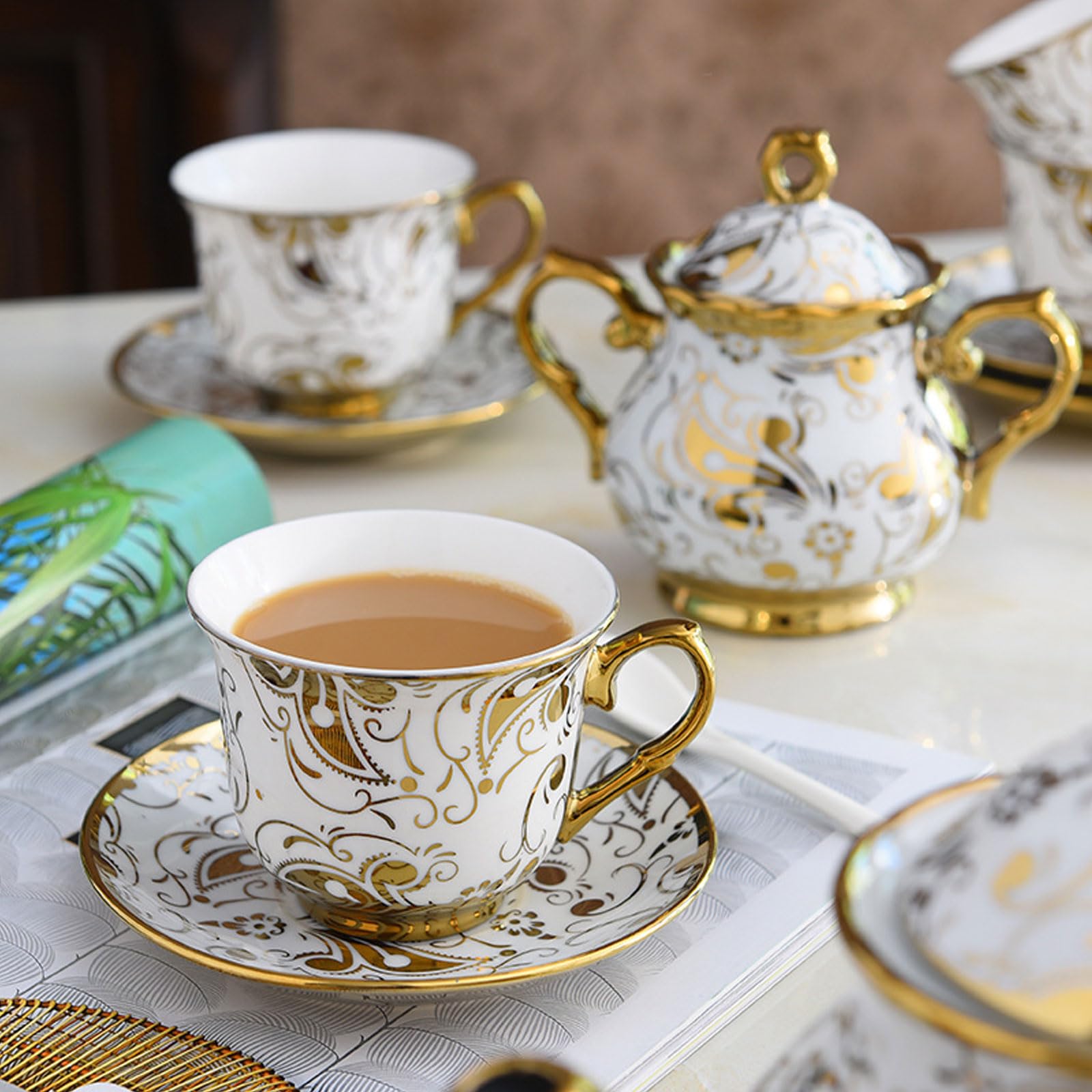 Ceramiczny zestaw filiżanek do kawy, 16-częściowy kreatywny design ze złotą naklejką, zawiera czajniczek, spodki, cukiernicę na popołudniową herbatę i kawę