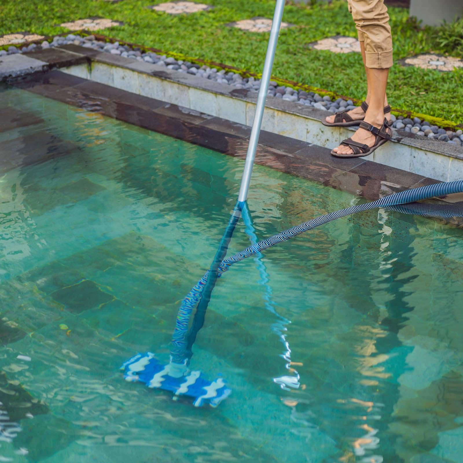 EFUTURETIME Limpiafondos Aspirador Manual de Piscina con Cepillos Laterales y Rodillos, con Desmontable Pértiga Telescópica de 2 m