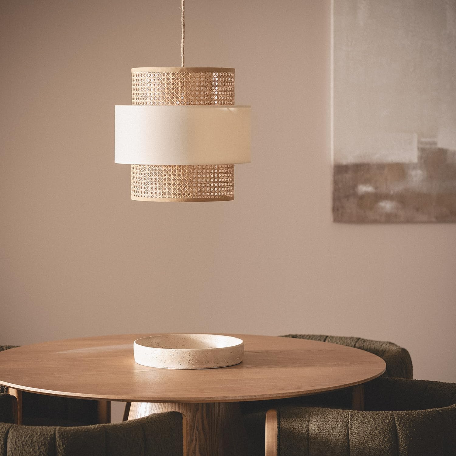 LEDKIA Lampada Sospensione Rattan e Tessuto Amaia Beige | Design Elegante e Versatile | Ideale per Ambienti Rustici o Contemporanei | Facile Installazione