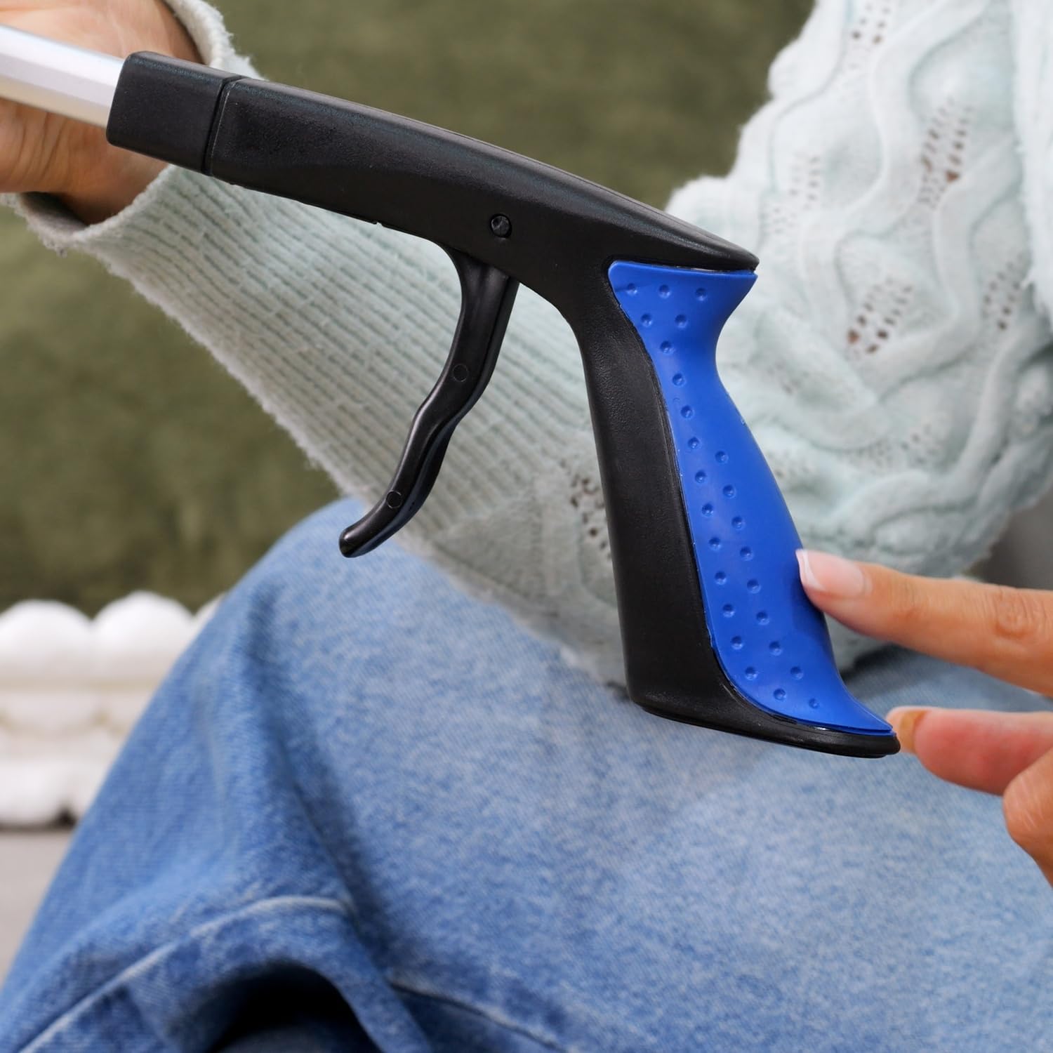 Pince de Préhension Précision - Outil de Ramassage pour Séniors et Handicapés - Mâchoires Souples et Antidérapantes - Bras Télescopique Rotatif - Longueur 81cm - Hygiène et Santé