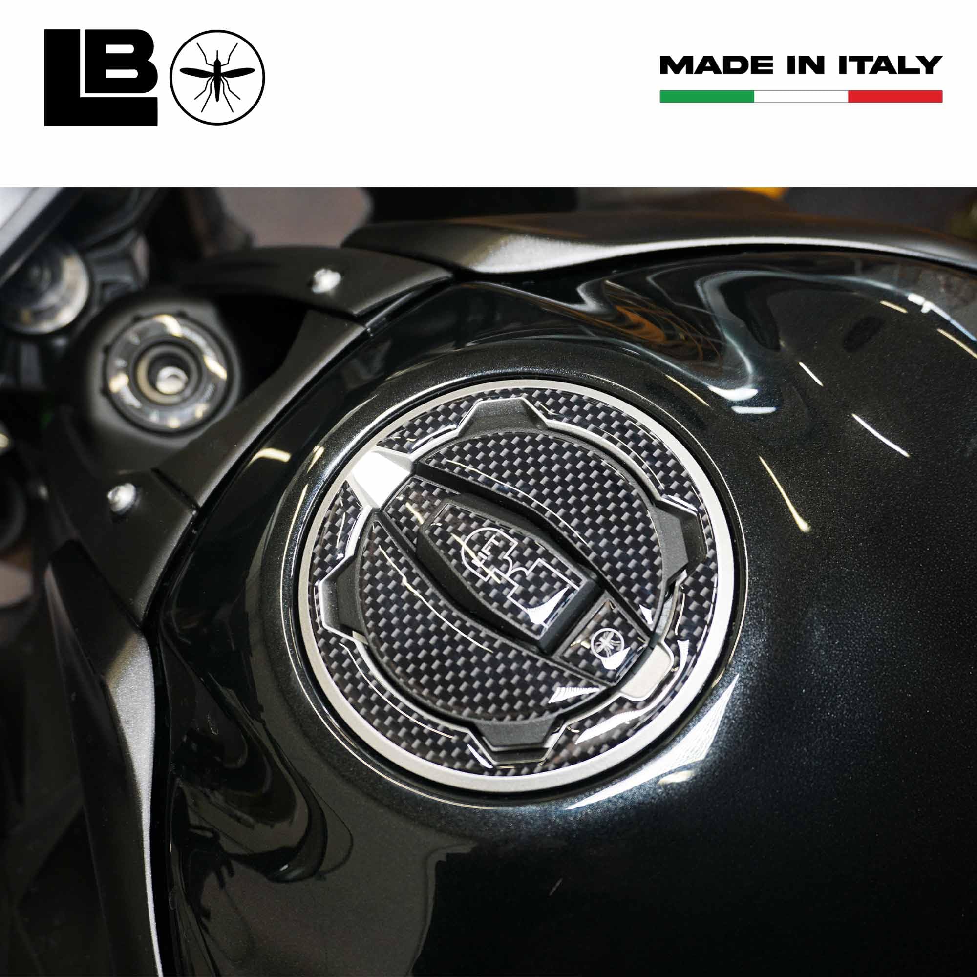 labelbike - Kit of 3D Gel Resin Stickers Decorations and Motorcycle Protections Compatible with Kawasaki Z900 - Carbon-Like Color with Gray and Red finishes