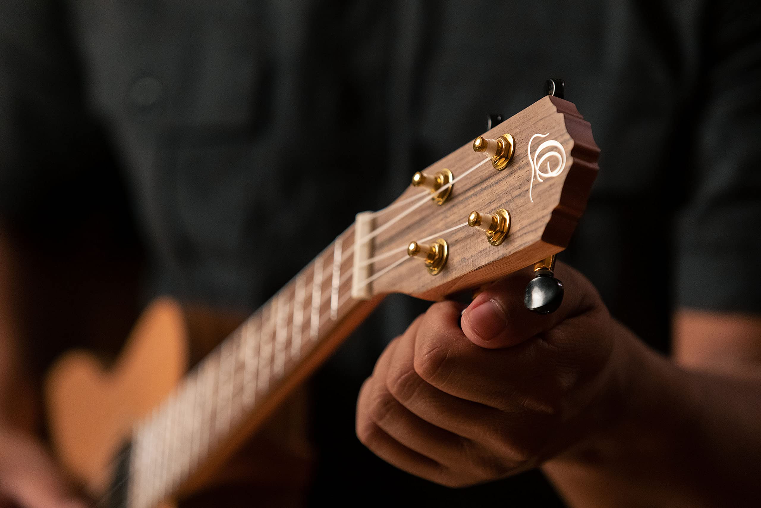 Ortega Guitars Ukulele Tenore Acustico – Timber Series – Gig Bag Inclusa – Cedro / Noce, Natural (RUTI-TE)