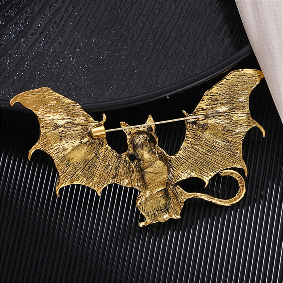 Vintage Flying Cat Brooch Pin for Women Big Wing Animal Brooches Lapel Pins Unisex Dress Accessories Suit Collar Decoration Jewelry for Christmas Halloween - Image 4