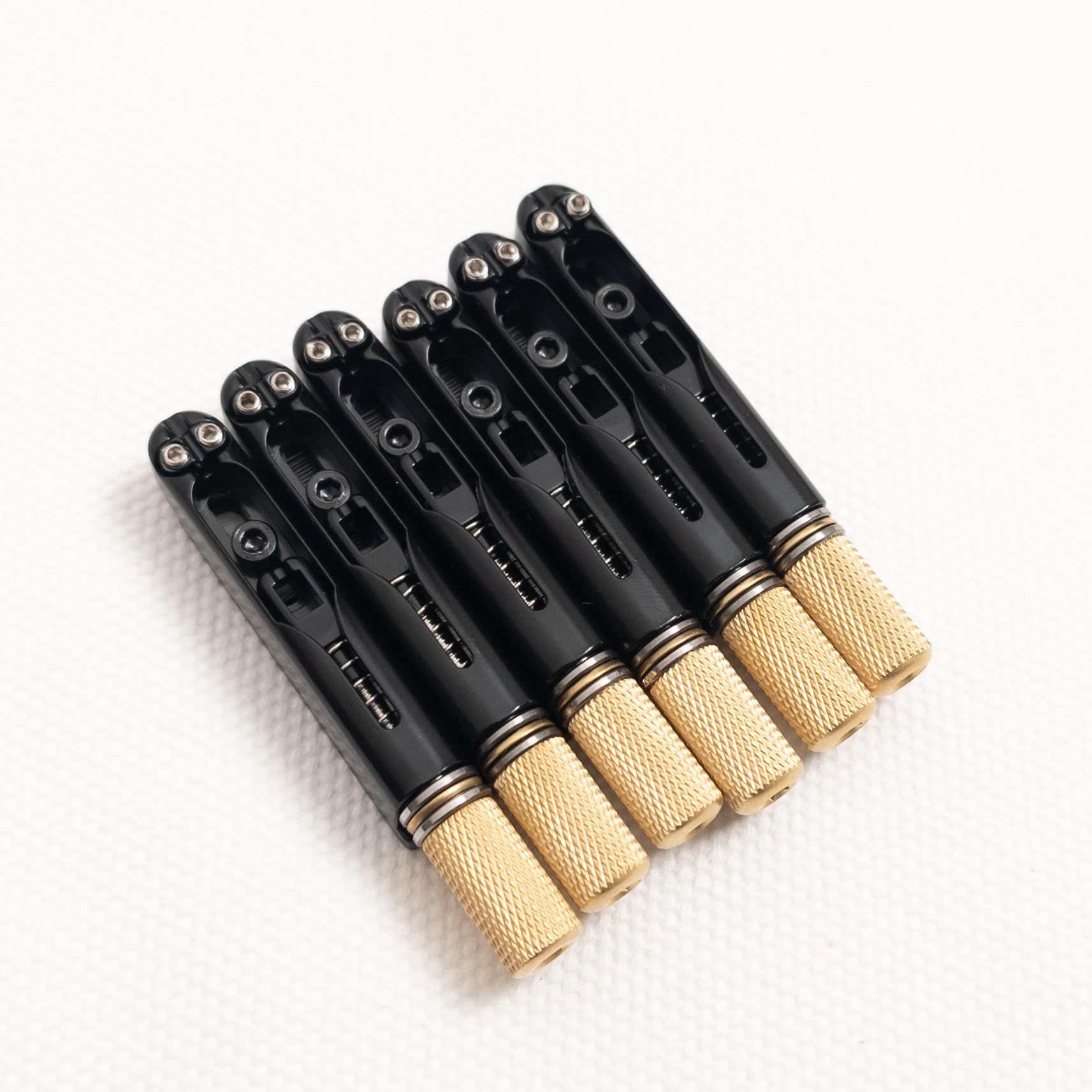Juego de puente de guitarra sin cabeza de 6 cuerdas y tuercas de bloqueo, kit de repuesto de hardware de puente fijo con sillines ajustables, negro o cromado, compatible con guitarras eléctricas
