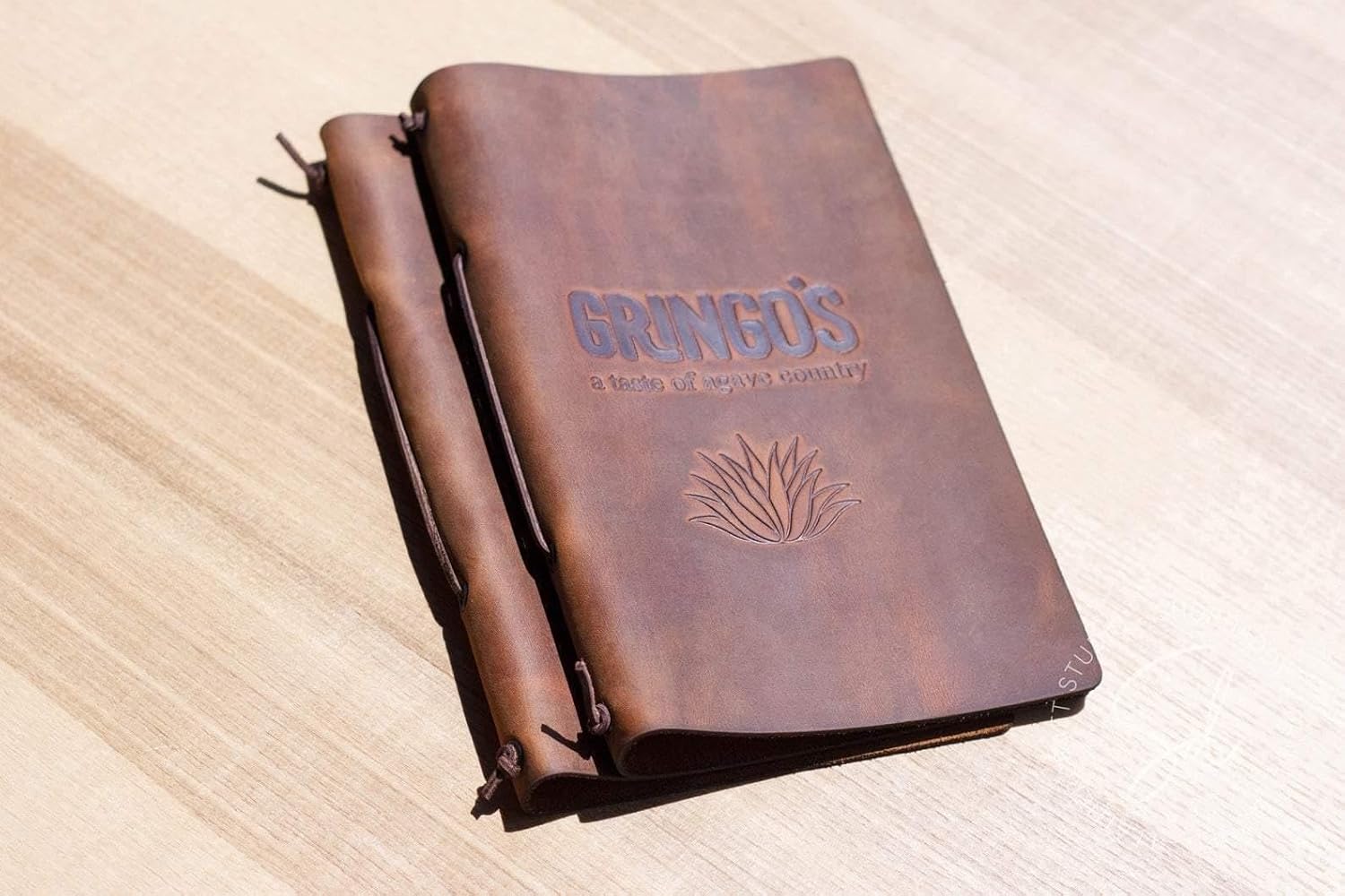 Custom Leather Menu Holder – Personalized Restaurant Menu Covers – Menu Book for Bars, Cafés & Hotels – Durable Menu Folder for Drink, Cocktail & Wine Lists