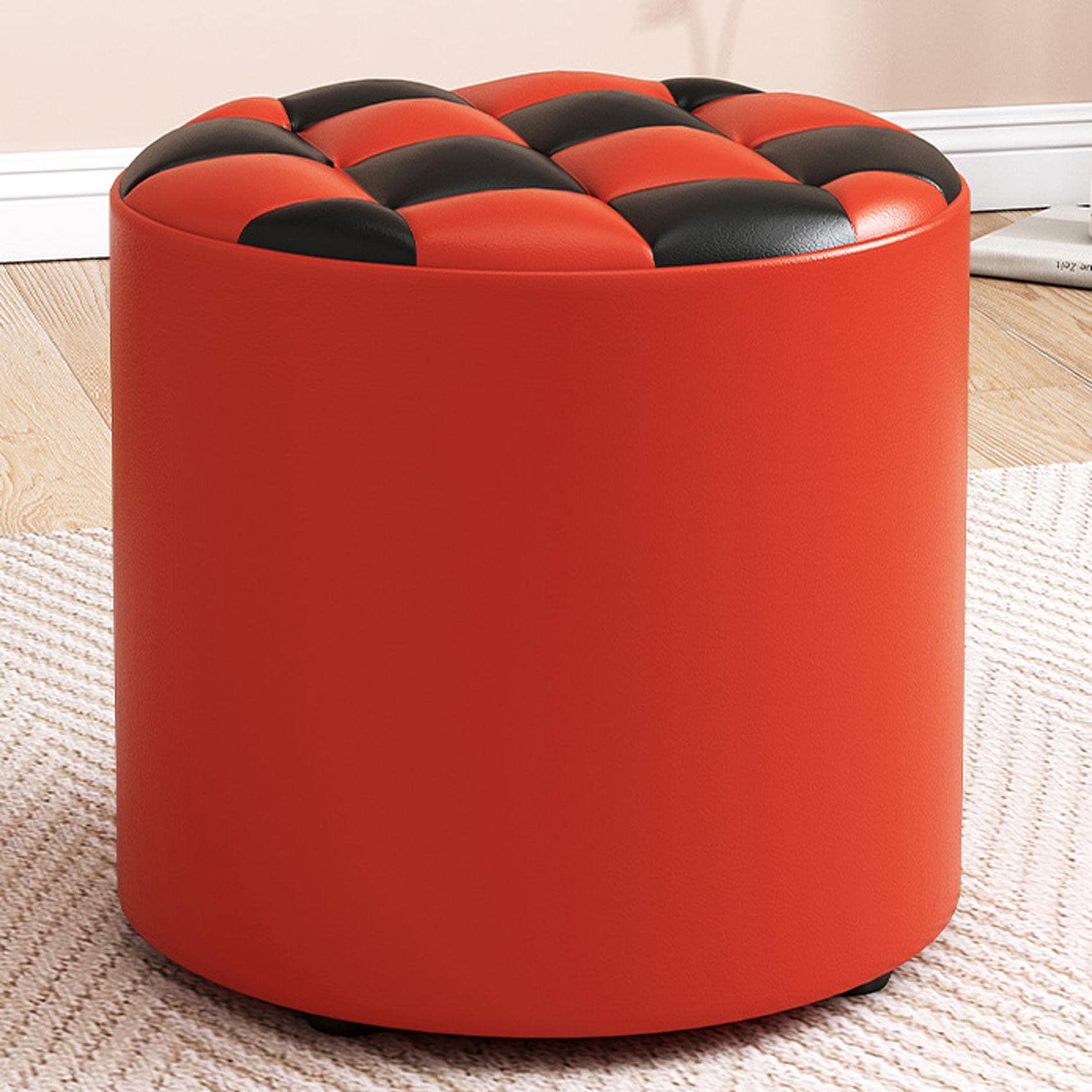 Pouf rond en cuir pour soulager les jambes lourdes avec style
