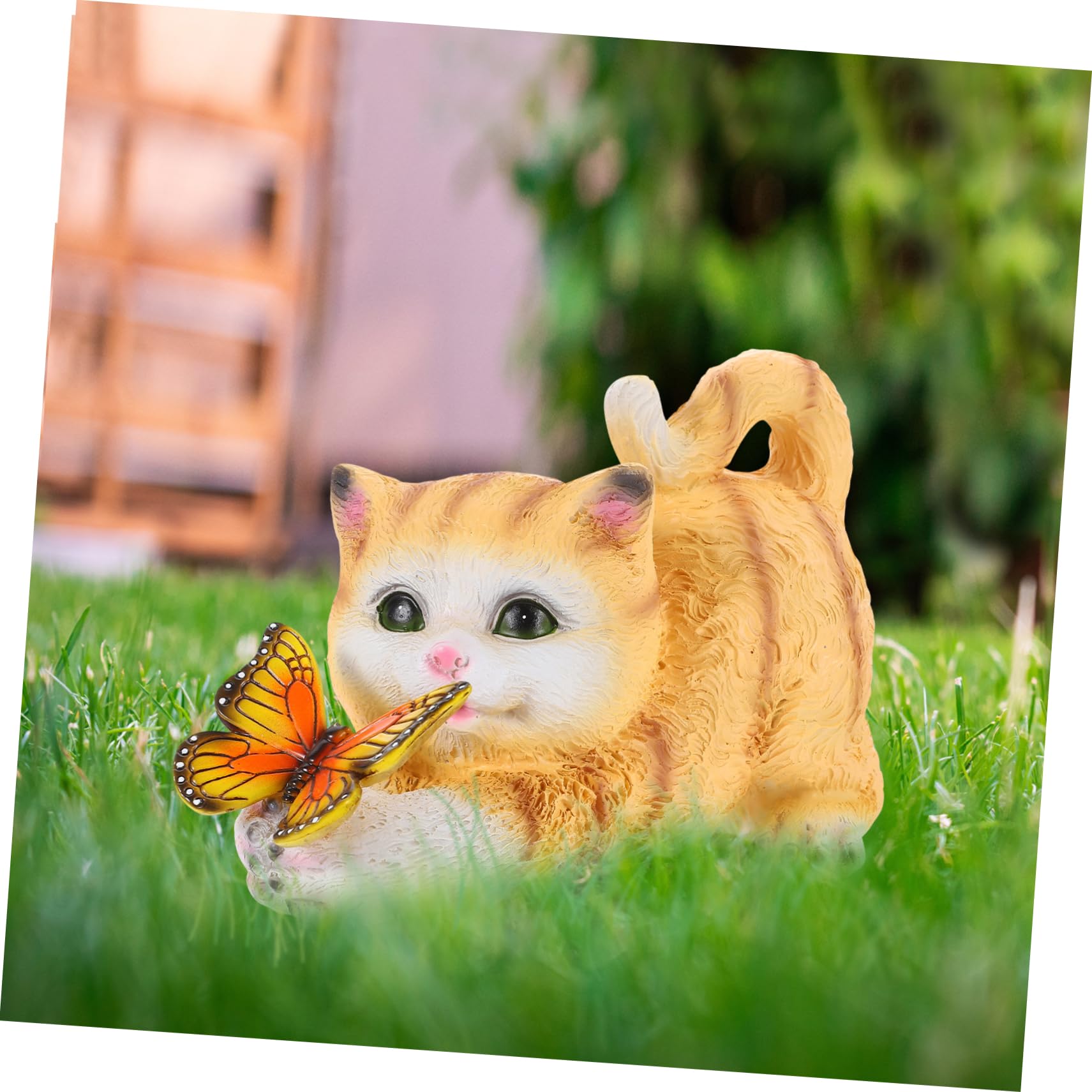 Realistische Katzenornament aus Kunstharz mit Gelber Farbe und Einzigartiger Form Raumdekoration für Garten und Sammler Lebensechte Katzenfigur für Outdoor Bereich