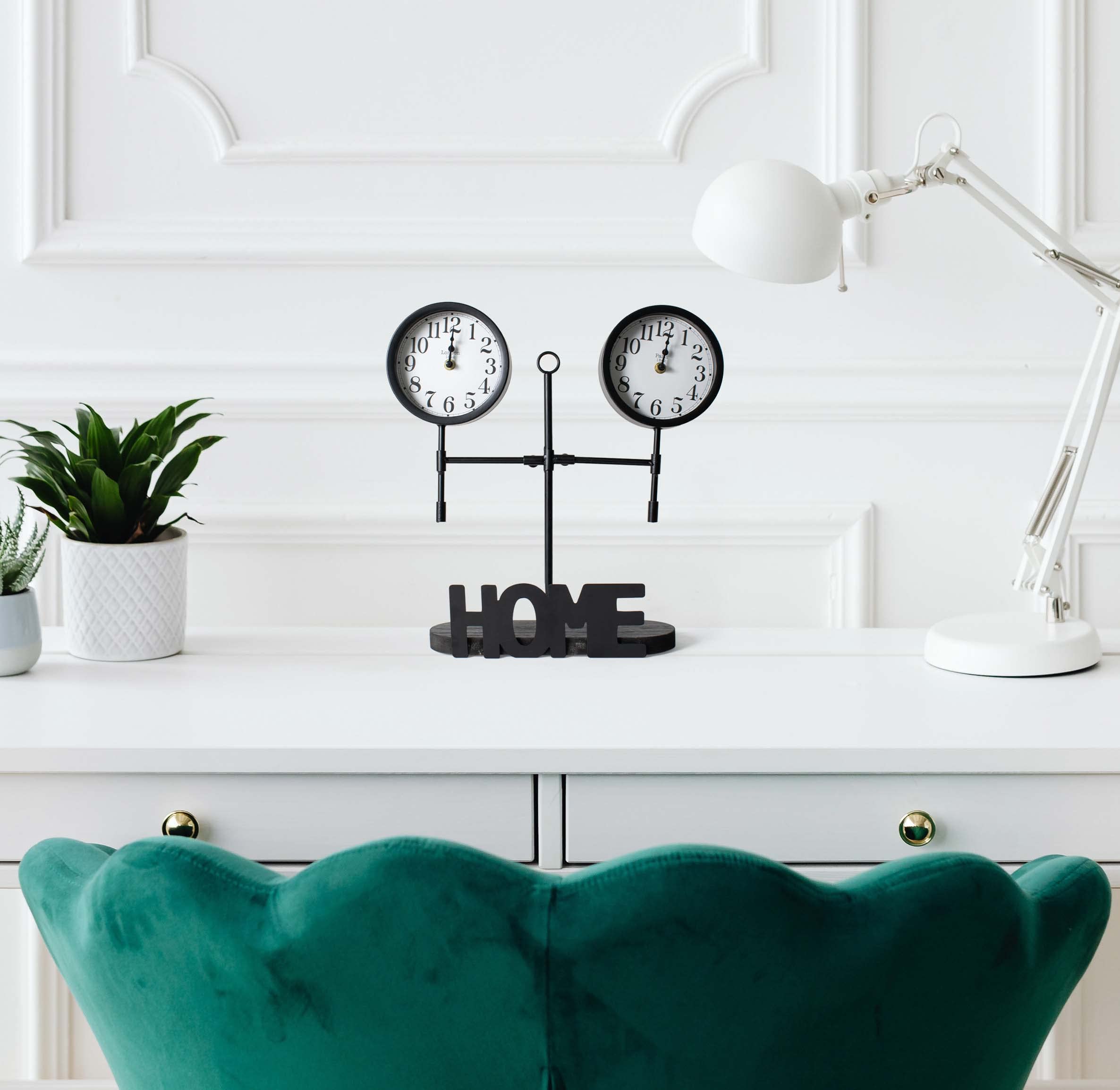 THE SECRET HOME Reloj Decorativo Analógico de Sobremesa en Madera y Metal - Ideal para Recibidor, Salón, Dormitorio - 42 x 40 x 10 cm (Modelo 4)