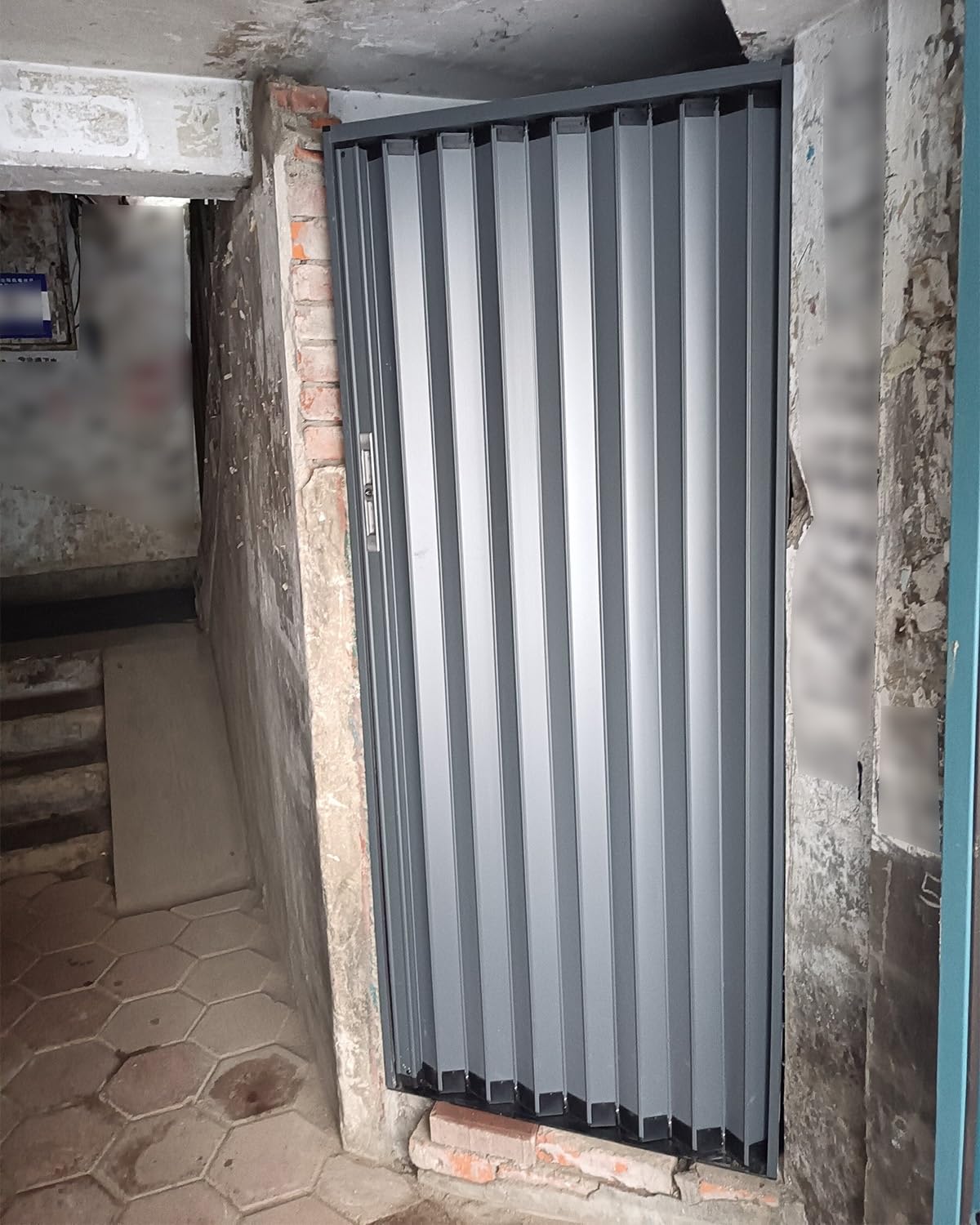 Porta a soffietto a fisarmonica con cancello scorrevole retrattile e serrature, facile installazione per interni ed esterni