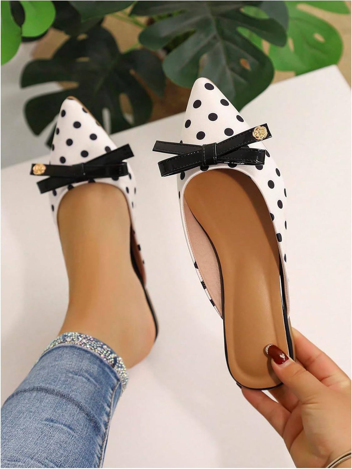 Floerns レディース 水玉 蝶結び ミュール ウェディング ポインテッドトゥ エレガント フラットサンダル, ブラック&amp